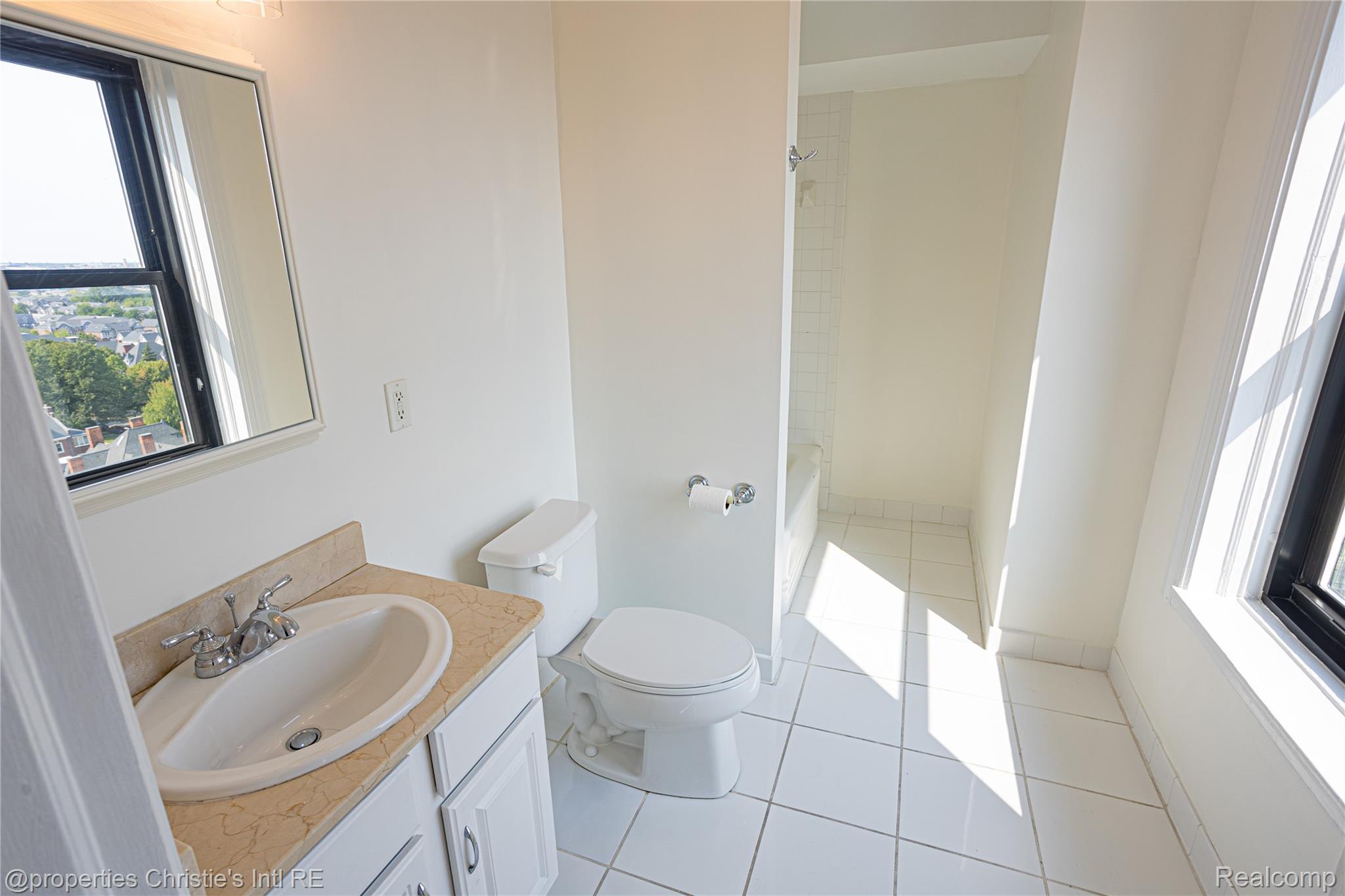 15 E Kirby Street 1231