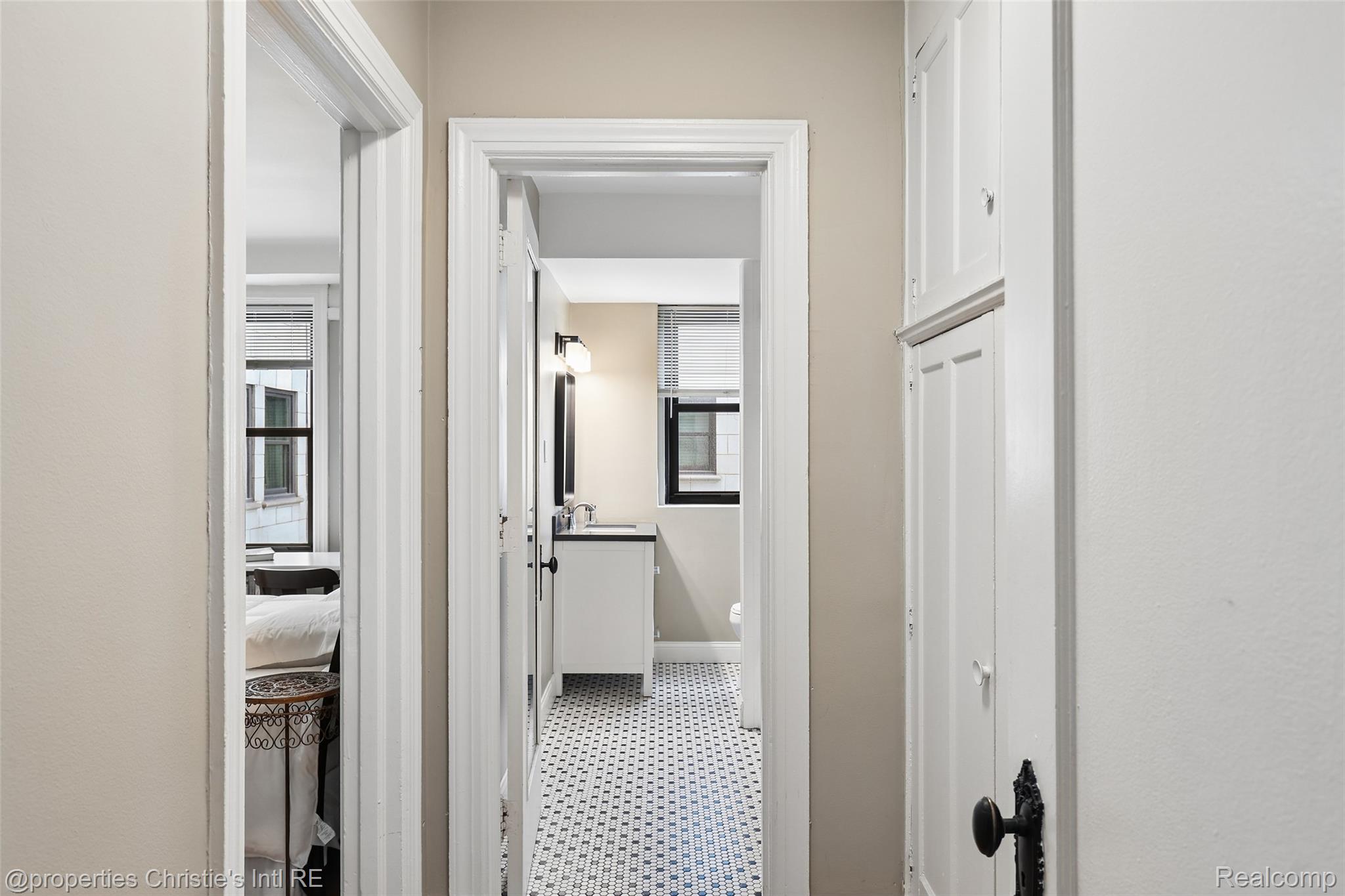 15 E Kirby Street 810