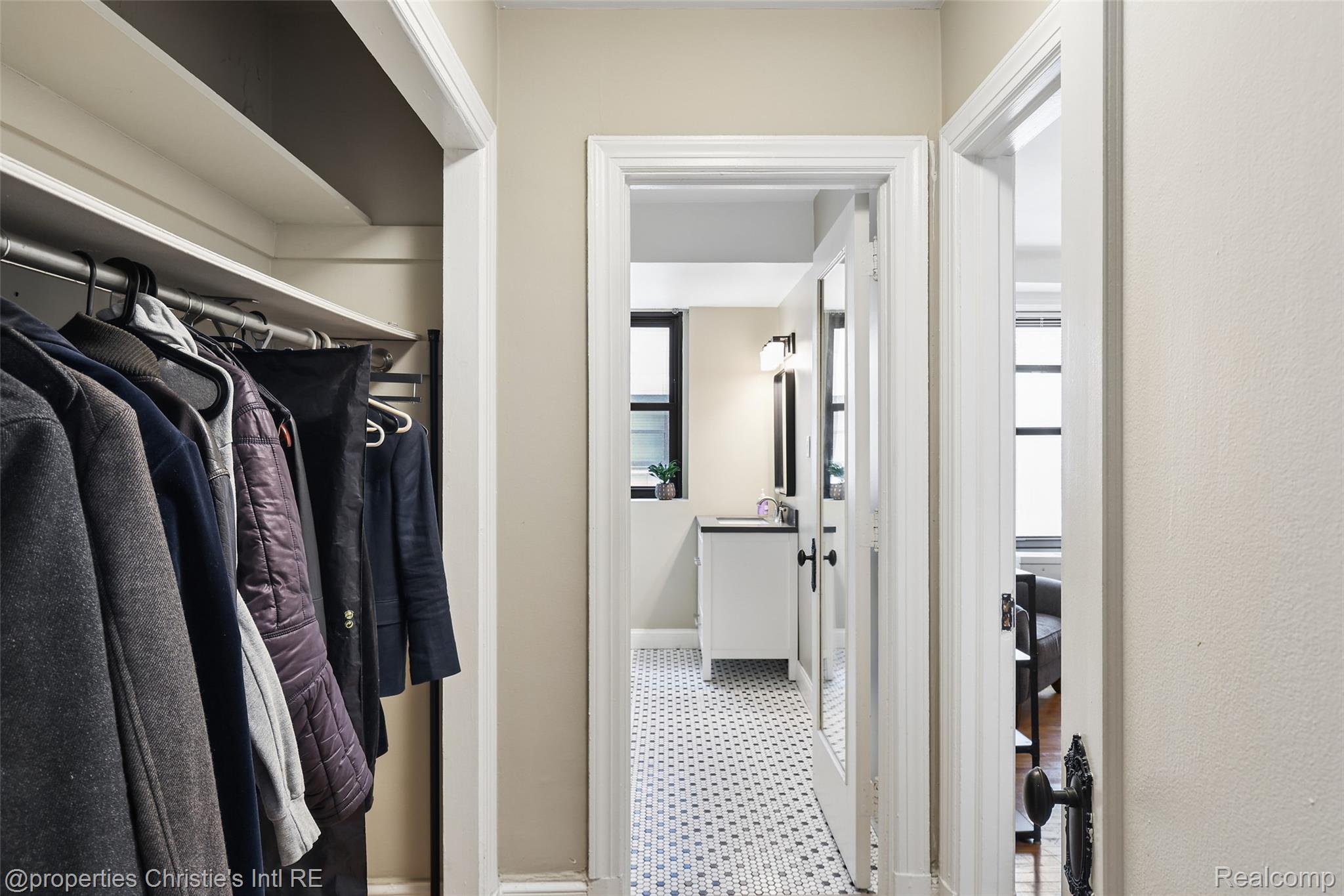 15 E Kirby Street 810