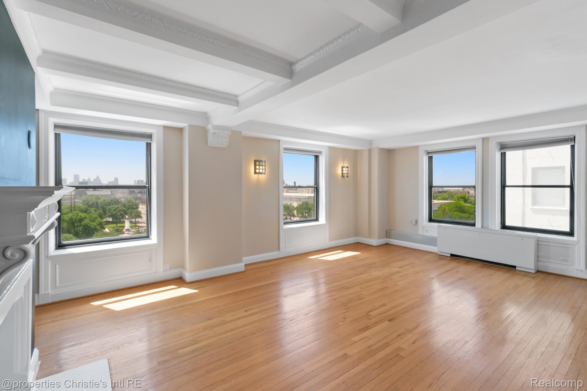 15 E Kirby Street 811