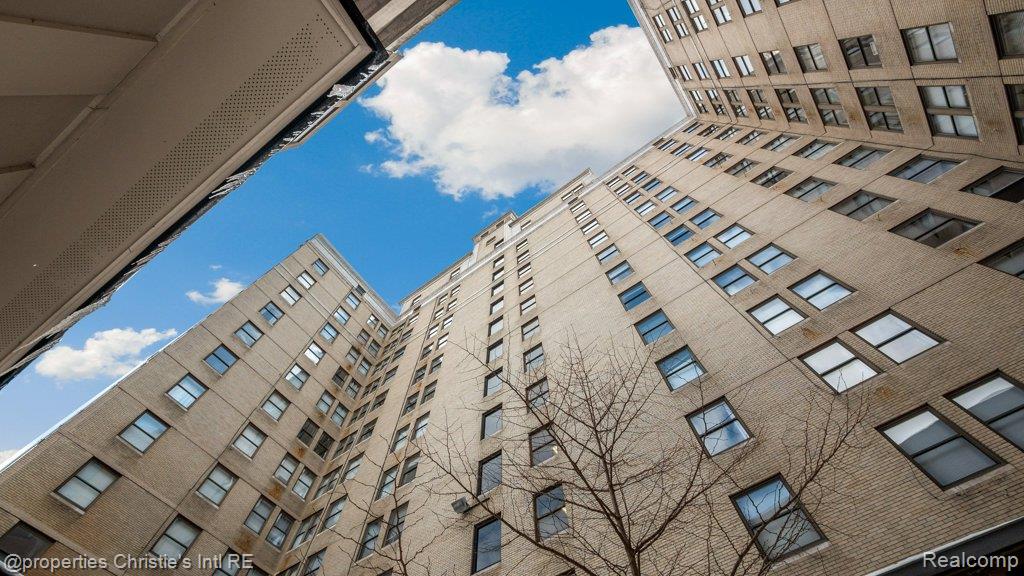 15 E Kirby Street 811