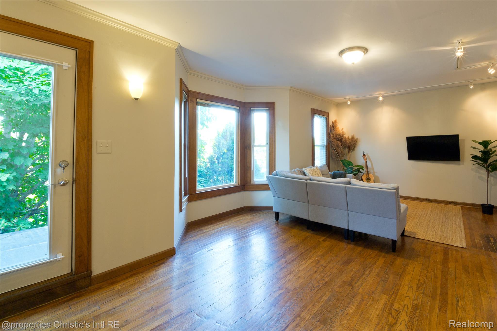 4751 Trumbull Street