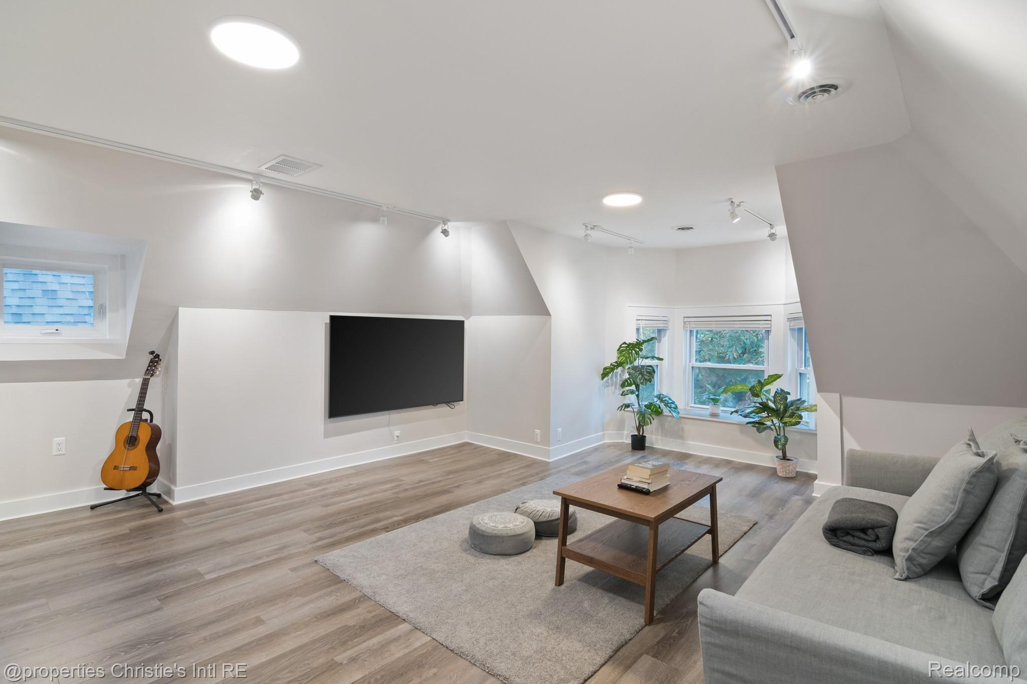 4751 Trumbull Street