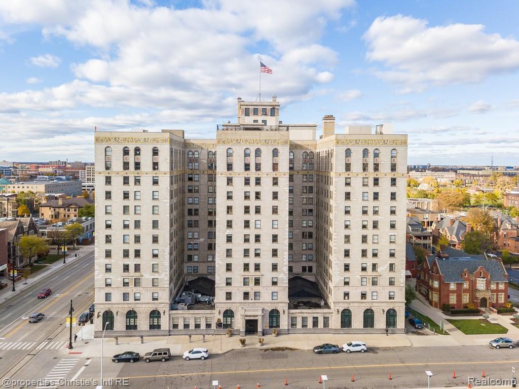 15 E Kirby Street 420