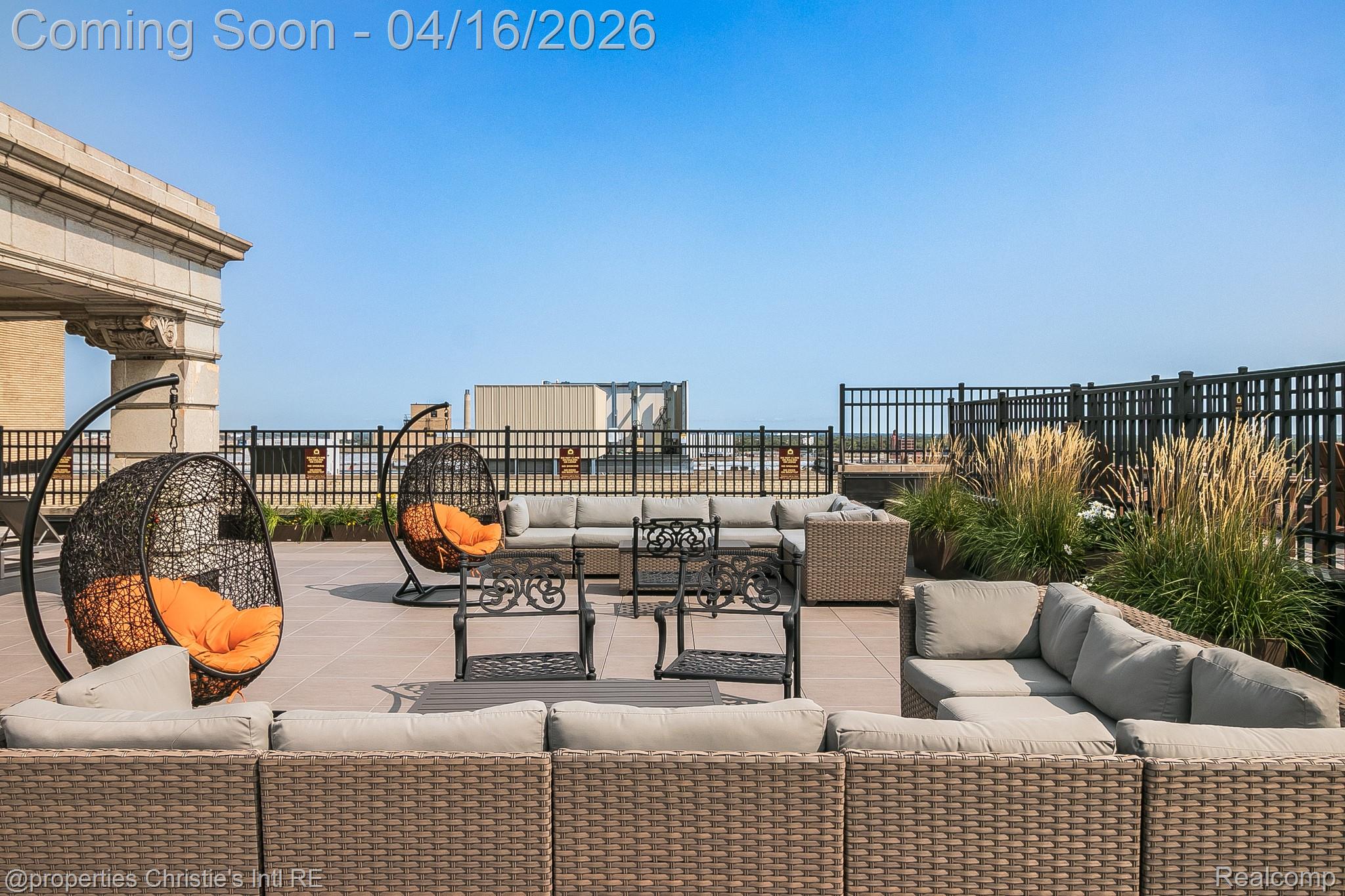 15 E Kirby Street 420