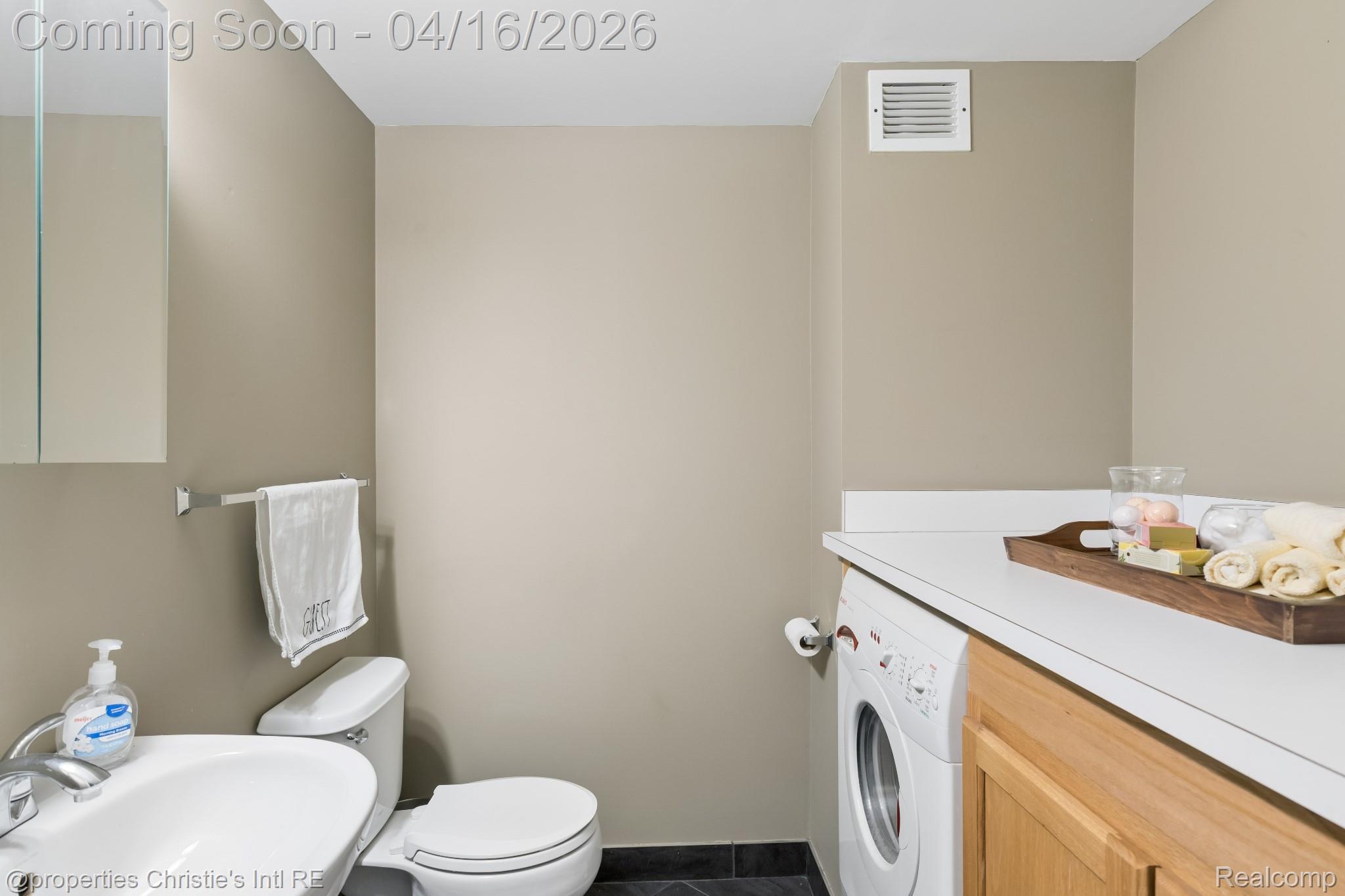 15 E Kirby Street 420