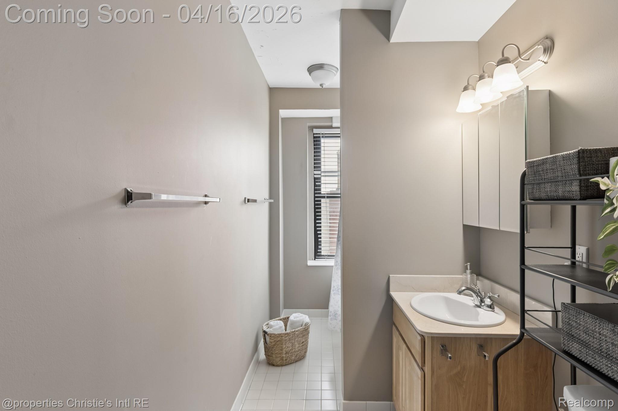 15 E Kirby Street 420