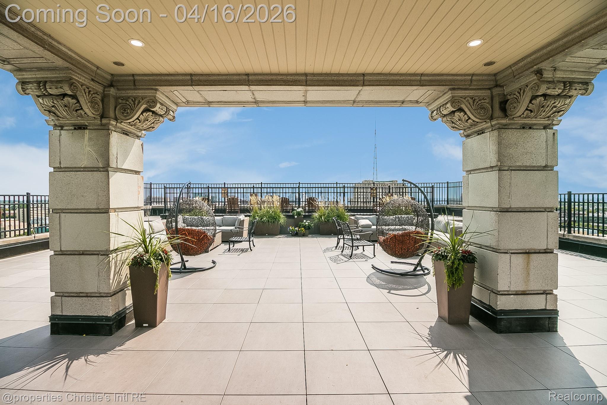 15 E Kirby Street 420