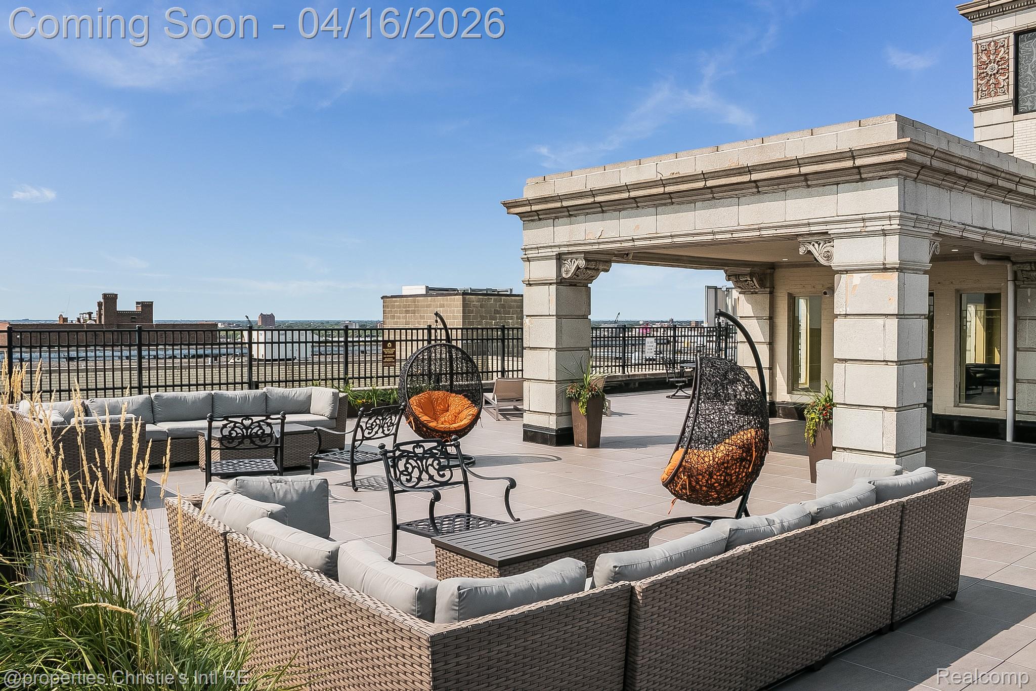 15 E Kirby Street 420