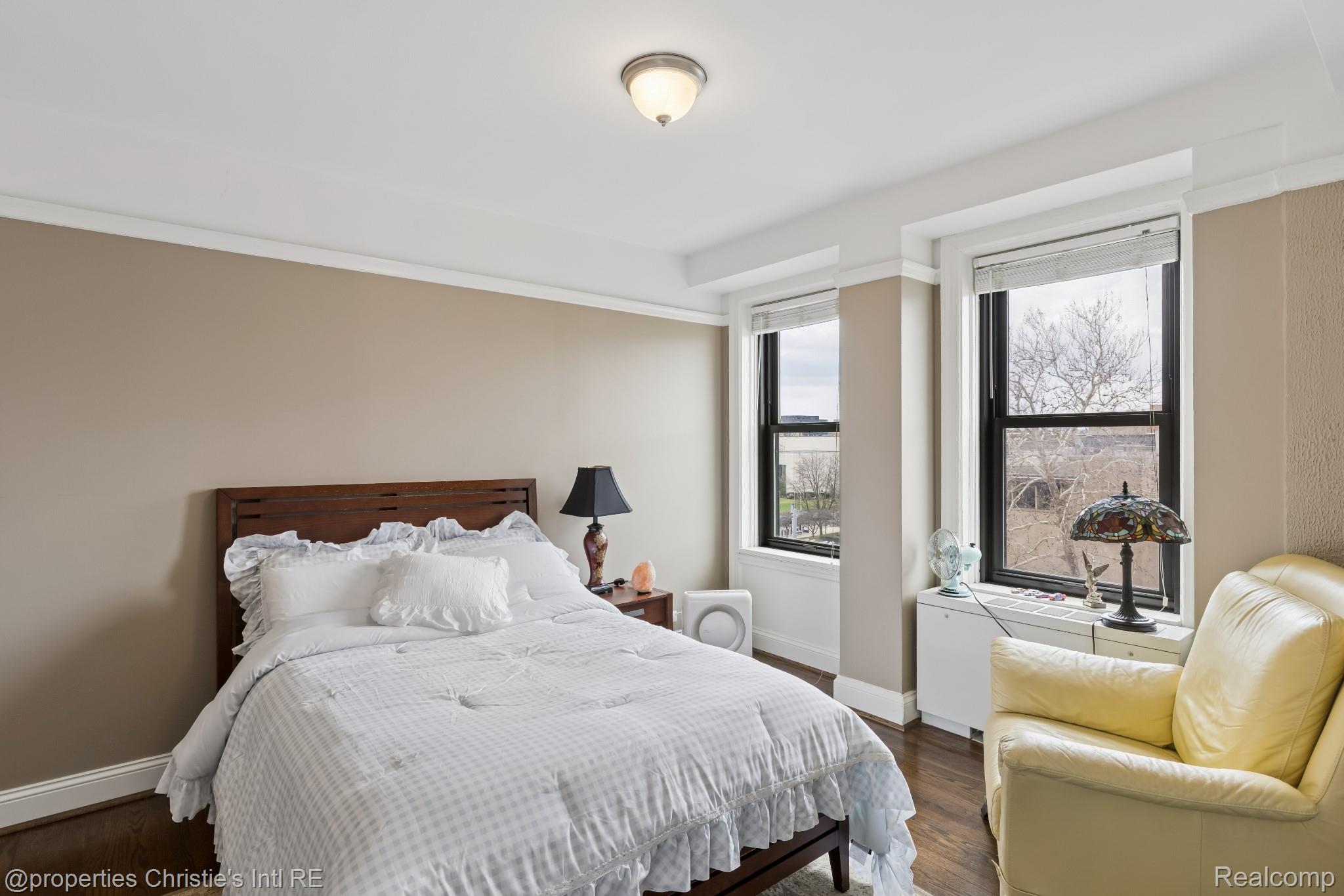 15 E Kirby Street 420
