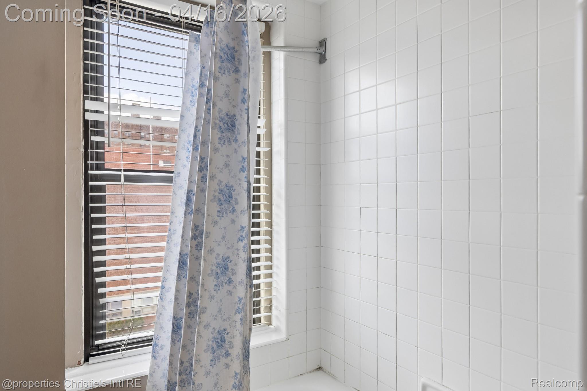 15 E Kirby Street 420