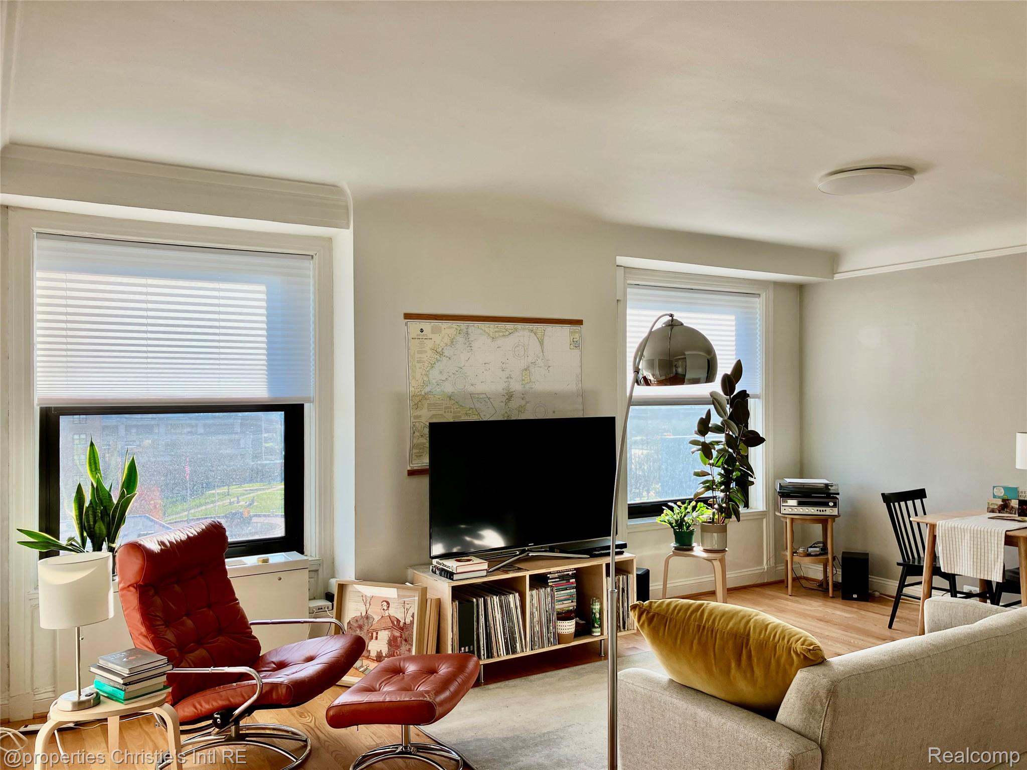 15 E Kirby Street 731