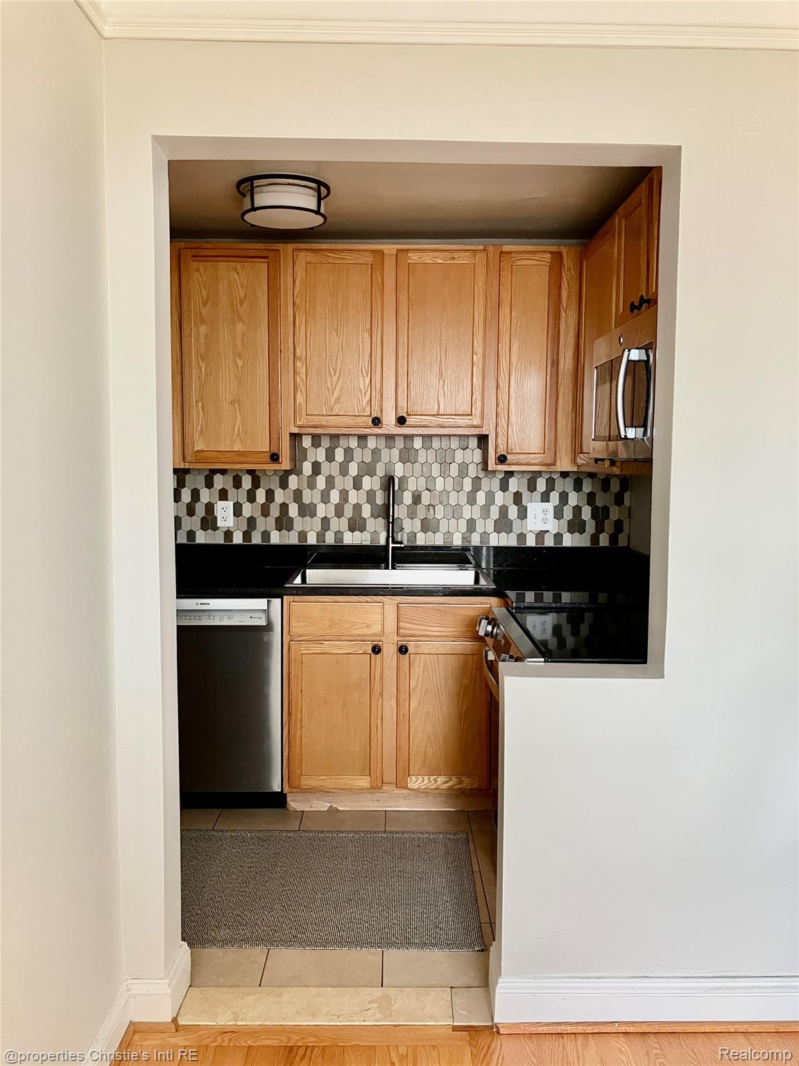 15 E Kirby Street 731