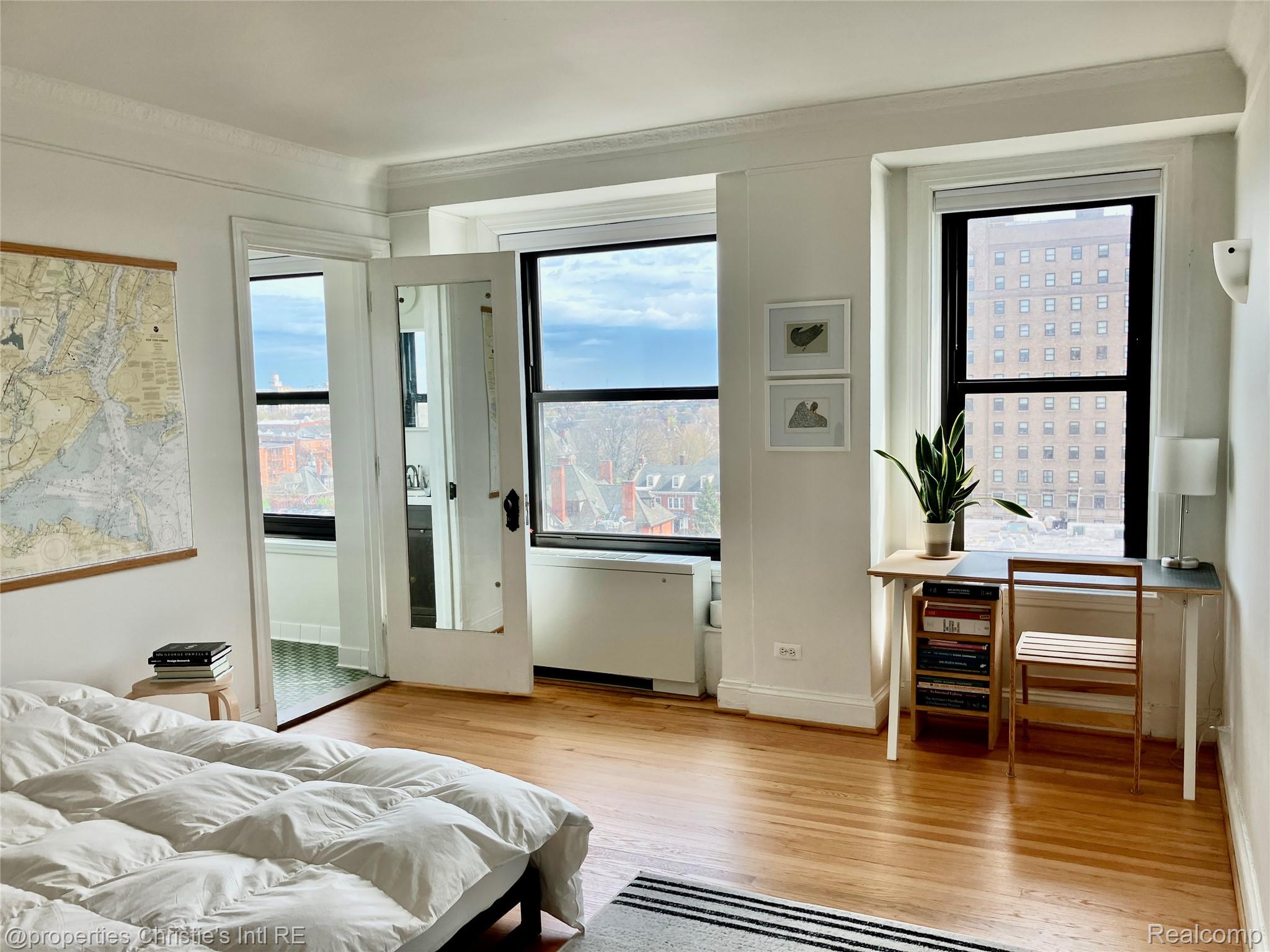 15 E Kirby Street 731