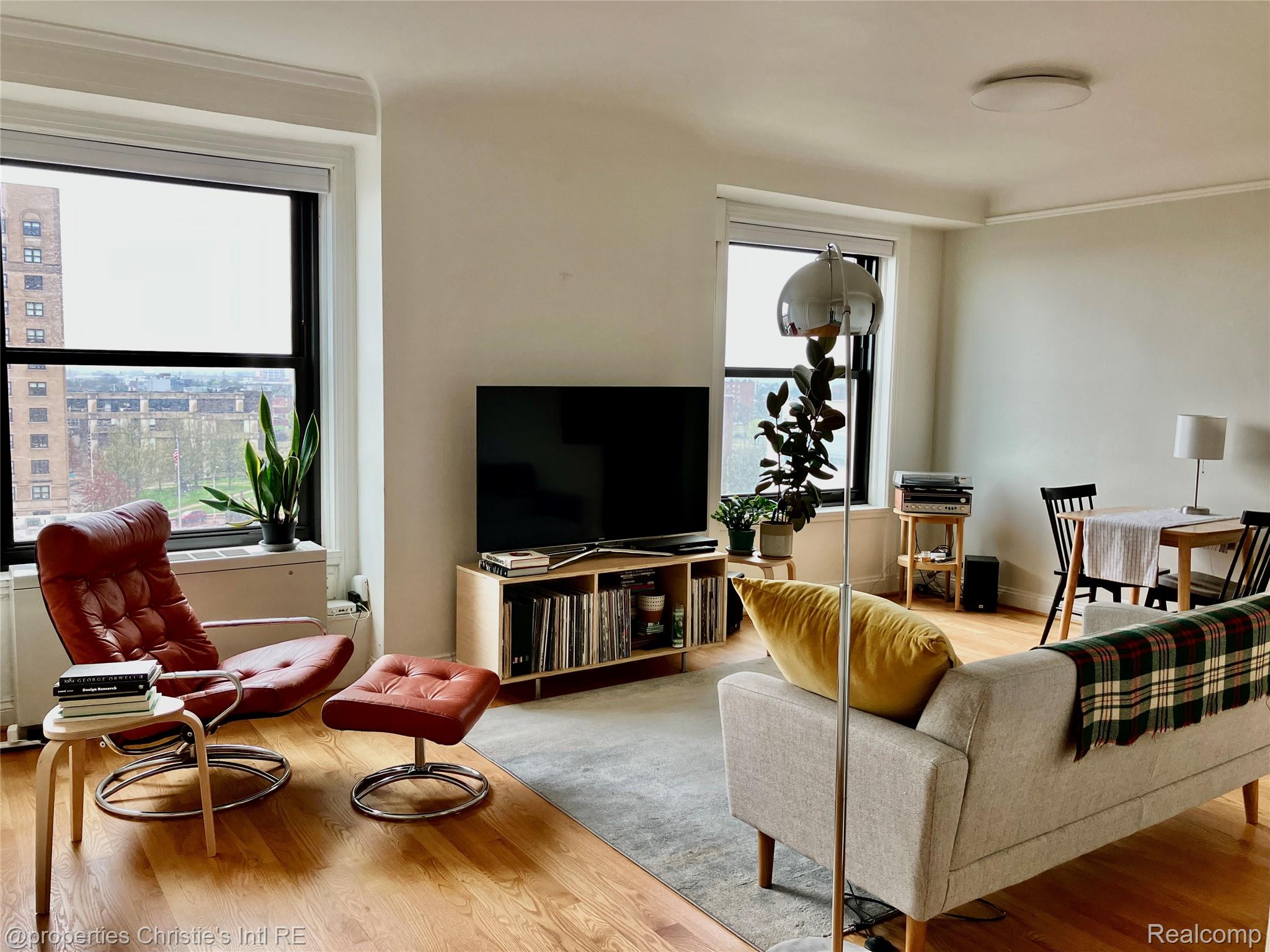 15 E Kirby Street 731