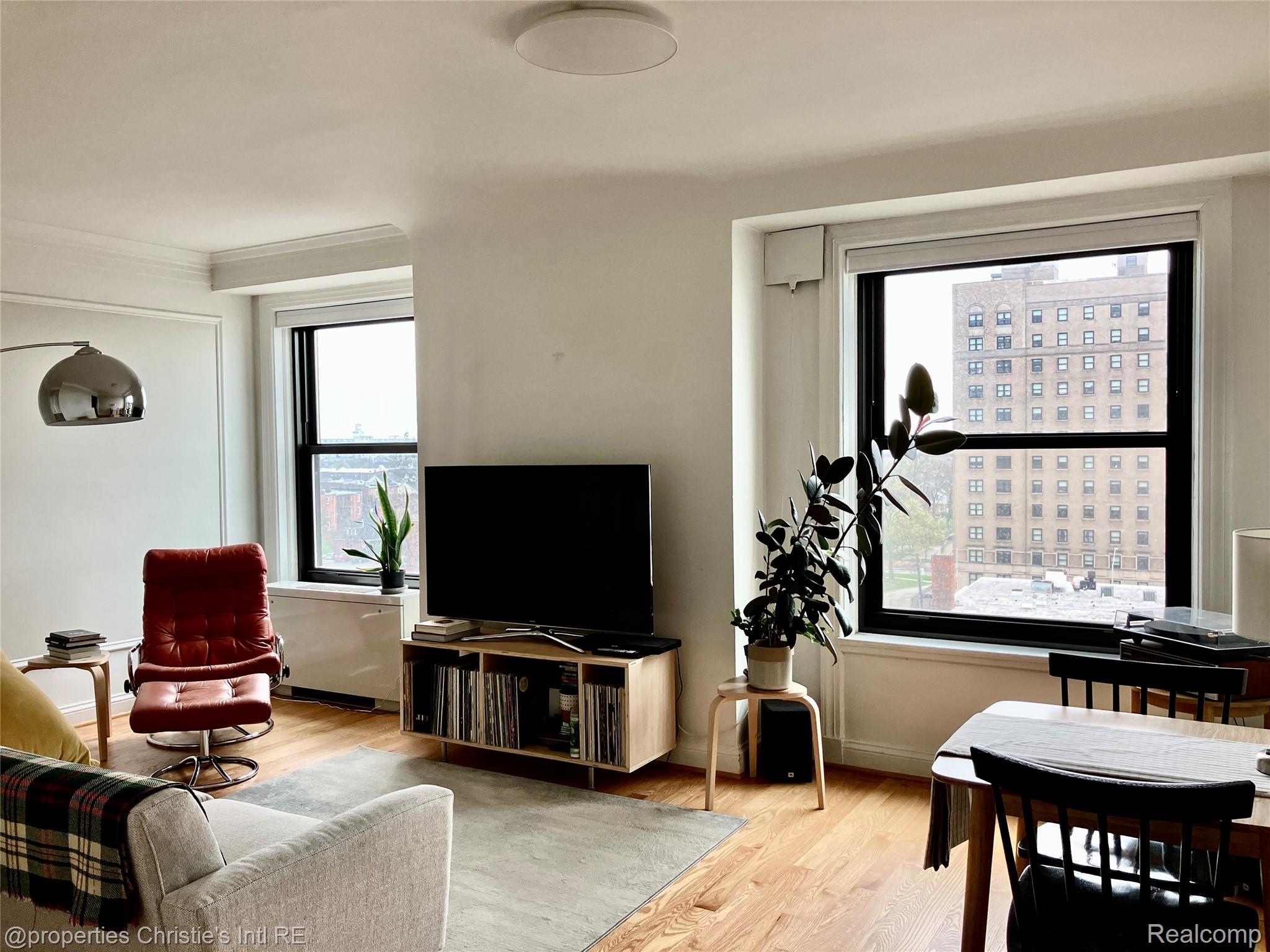 15 E Kirby Street 731