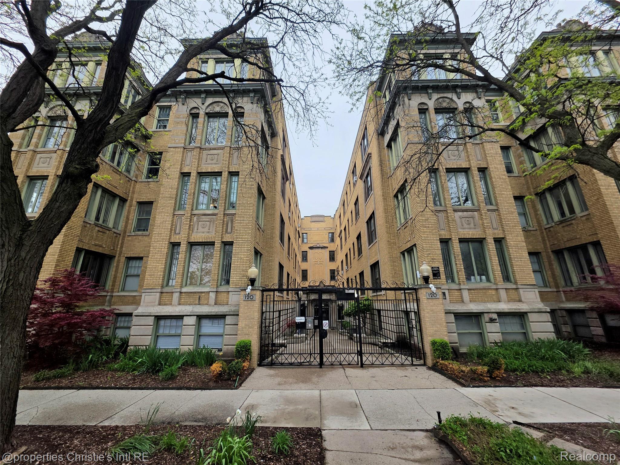 120 SEWARD Street 17-203