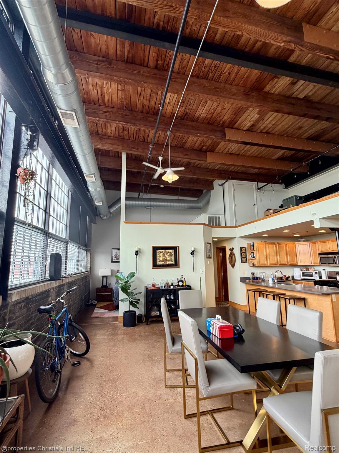 3434 RUSSELL Street 27-207