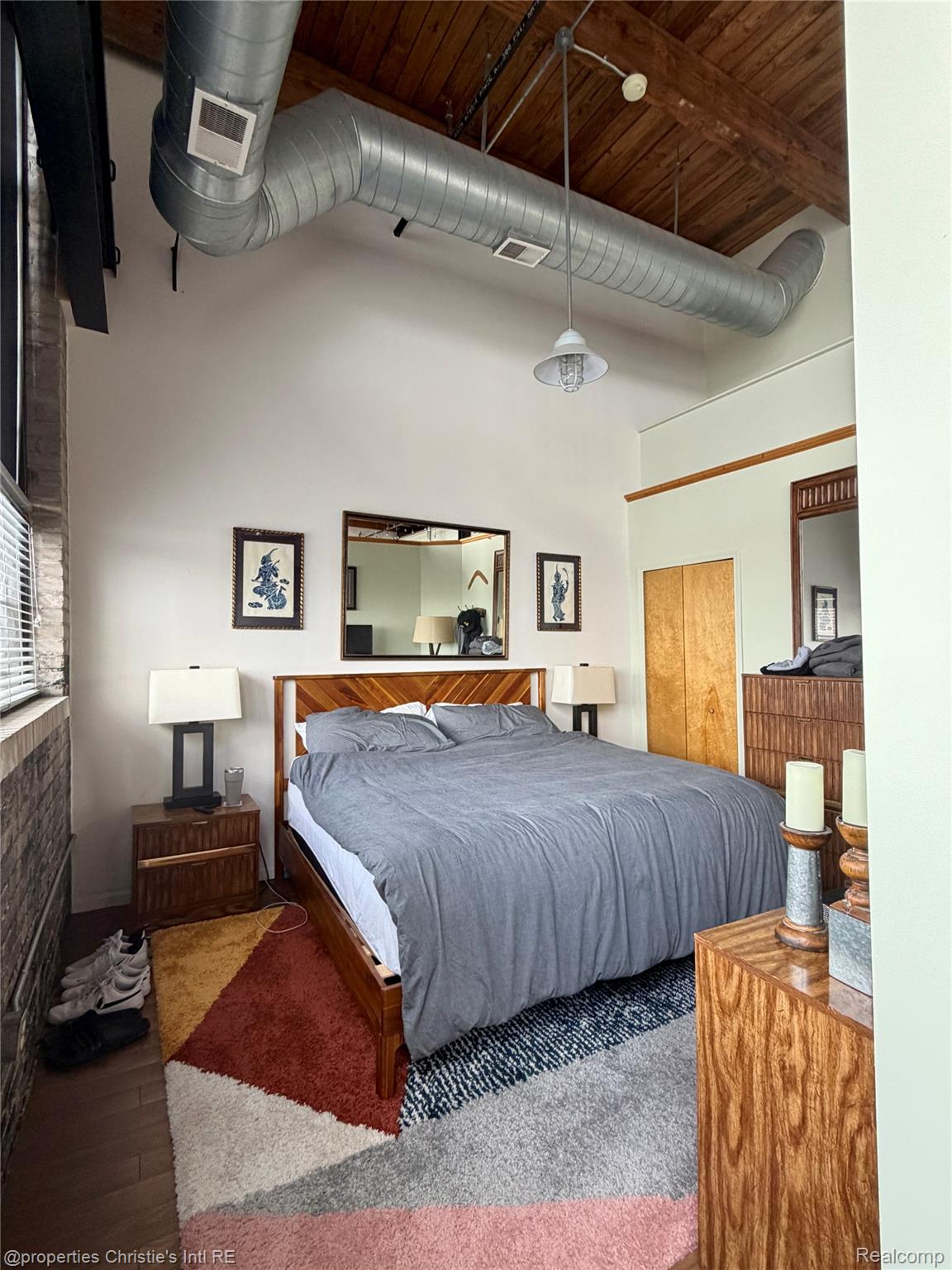 3434 RUSSELL Street 27-207