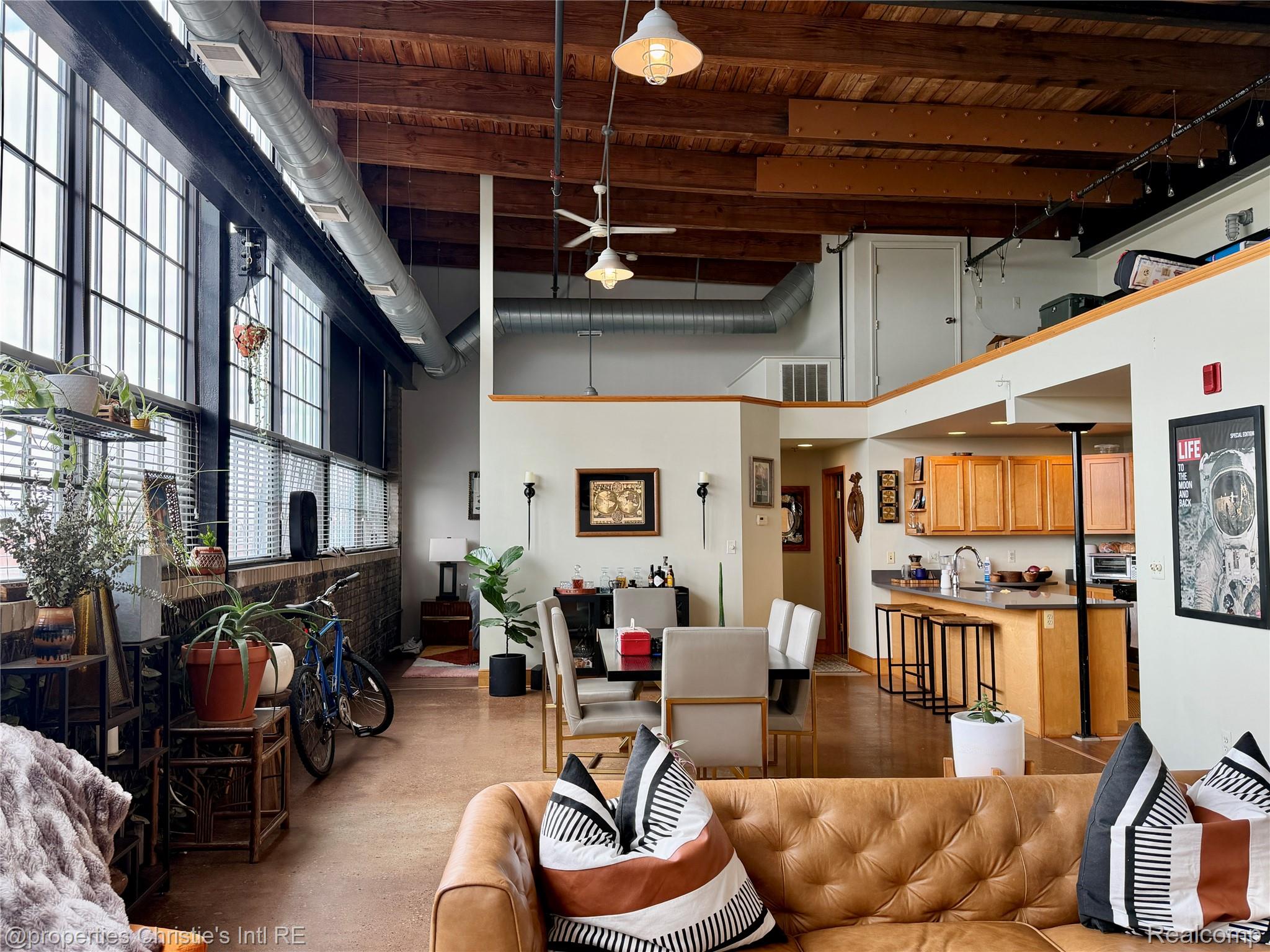 3434 RUSSELL Street 27-207