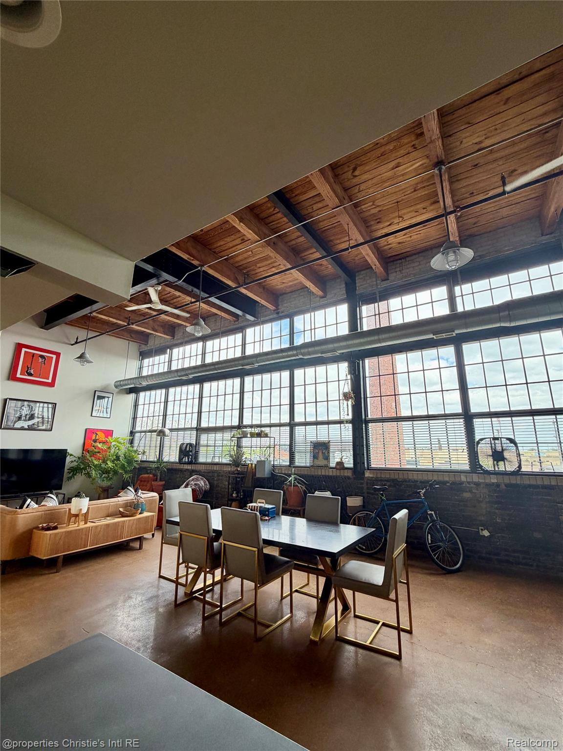 3434 RUSSELL Street 27-207
