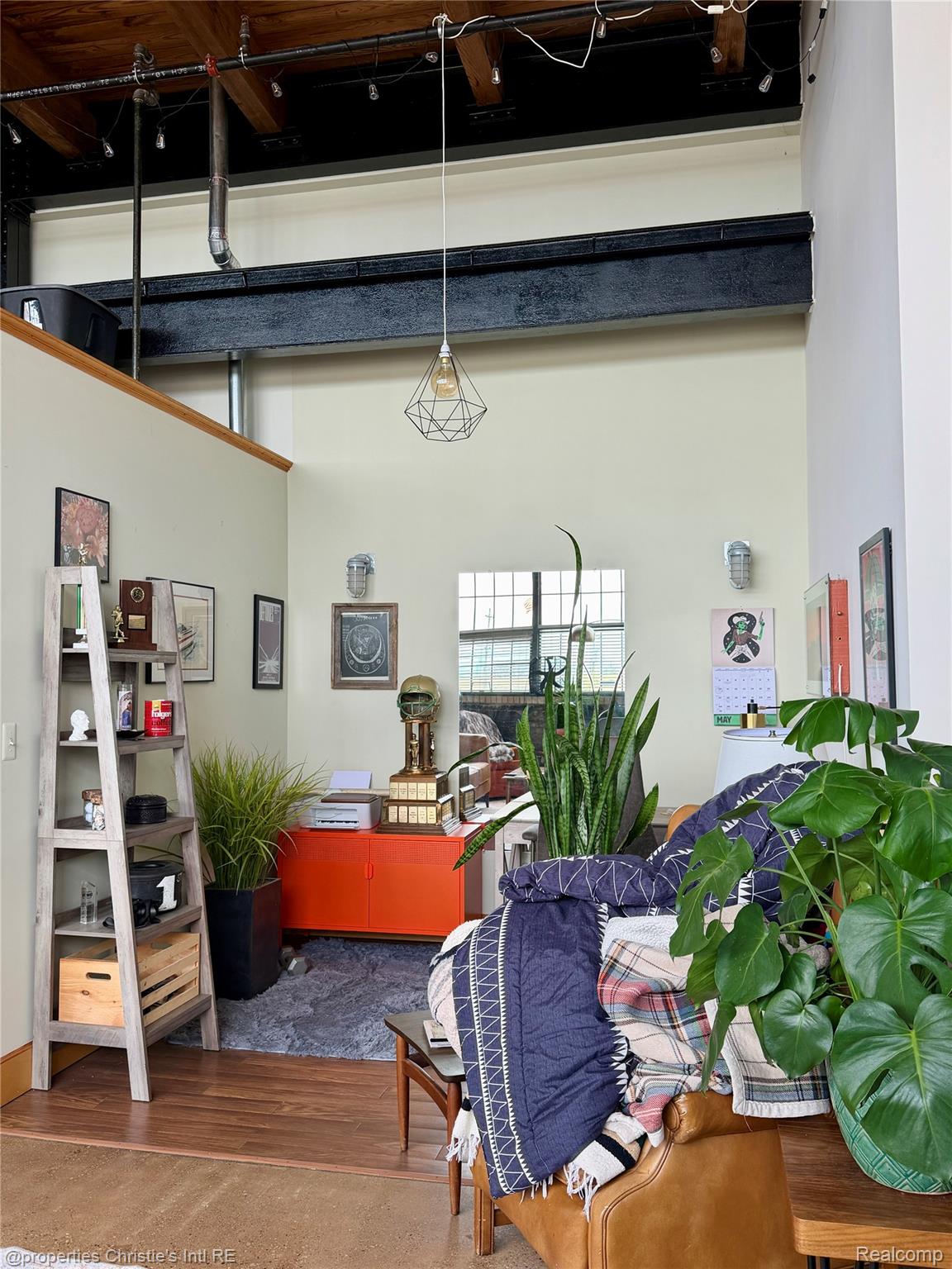 3434 RUSSELL Street 27-207