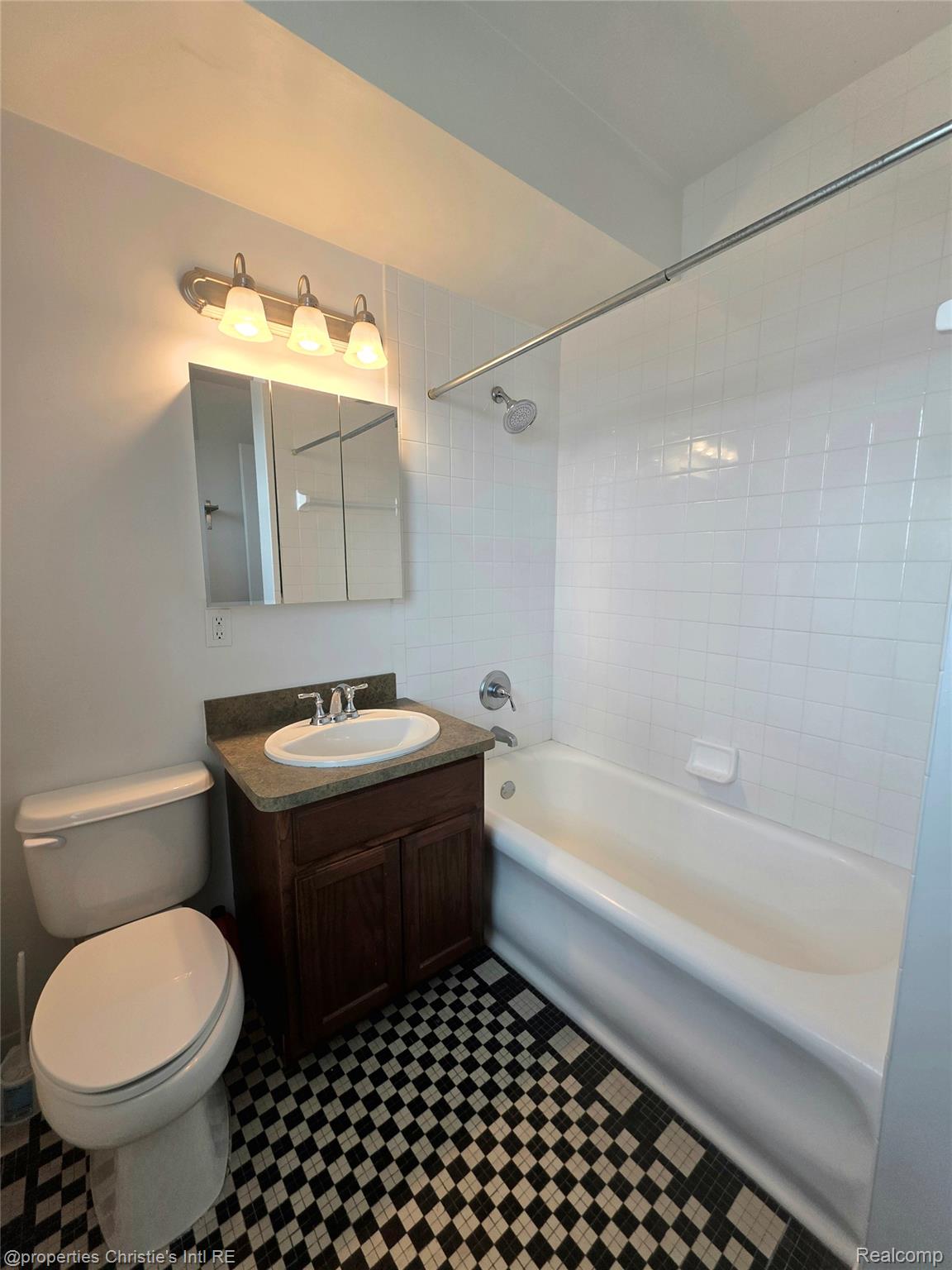 15 E KIRBY Street 829