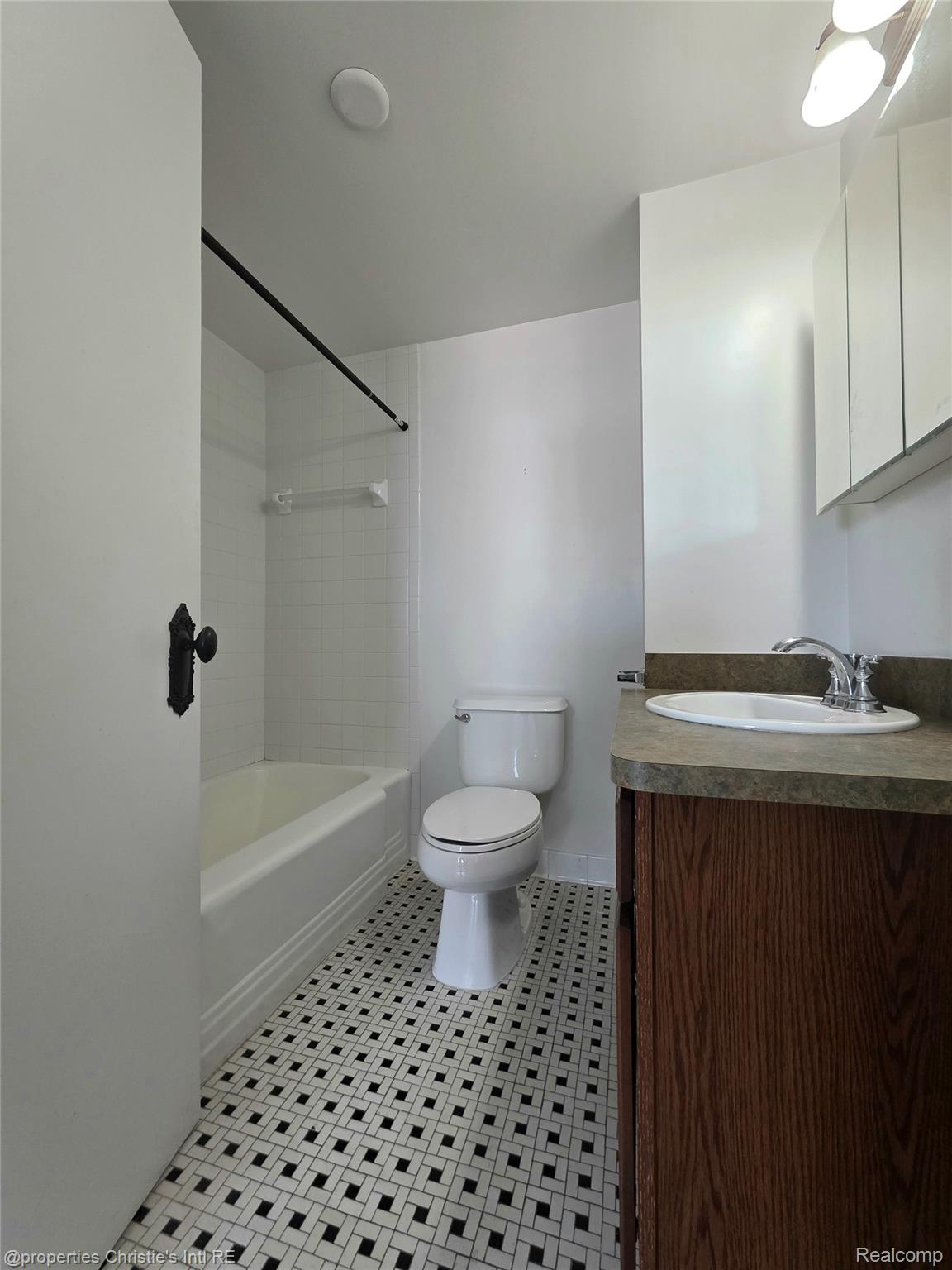 15 E KIRBY Street 829