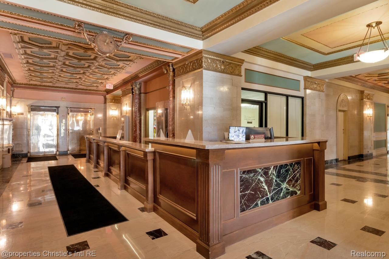15 E KIRBY Street 829
