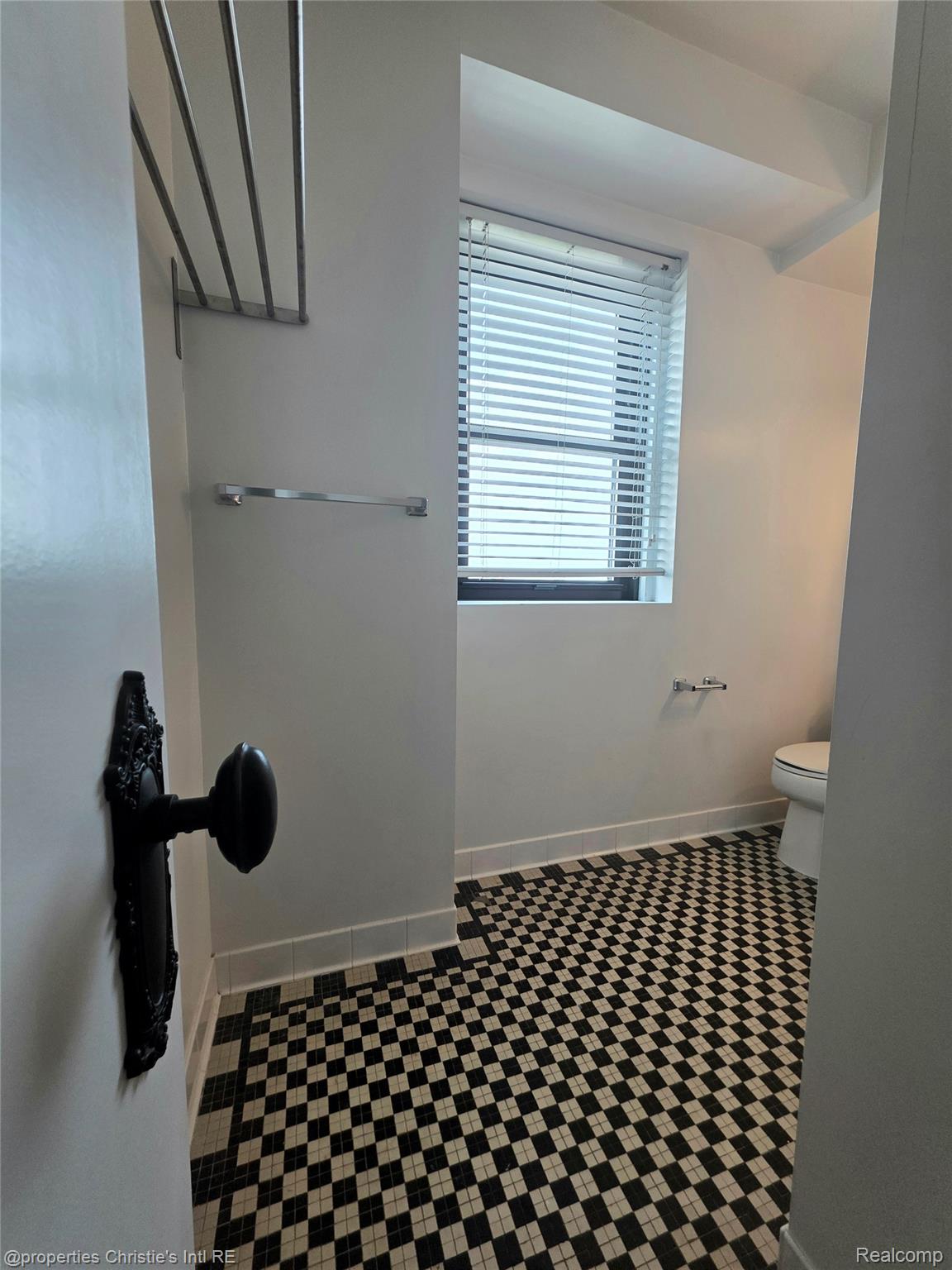 15 E KIRBY Street 829