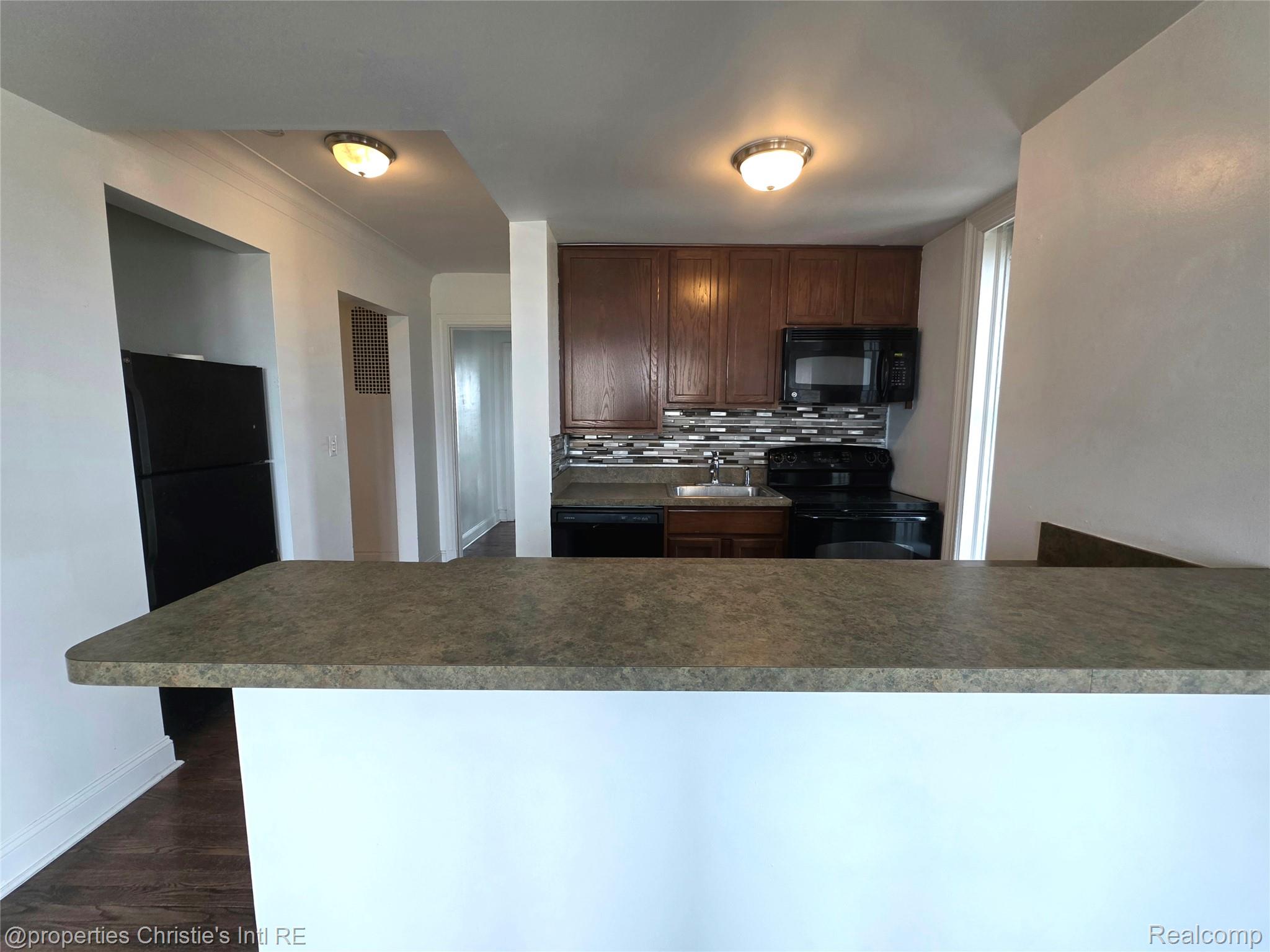 15 E KIRBY Street 829
