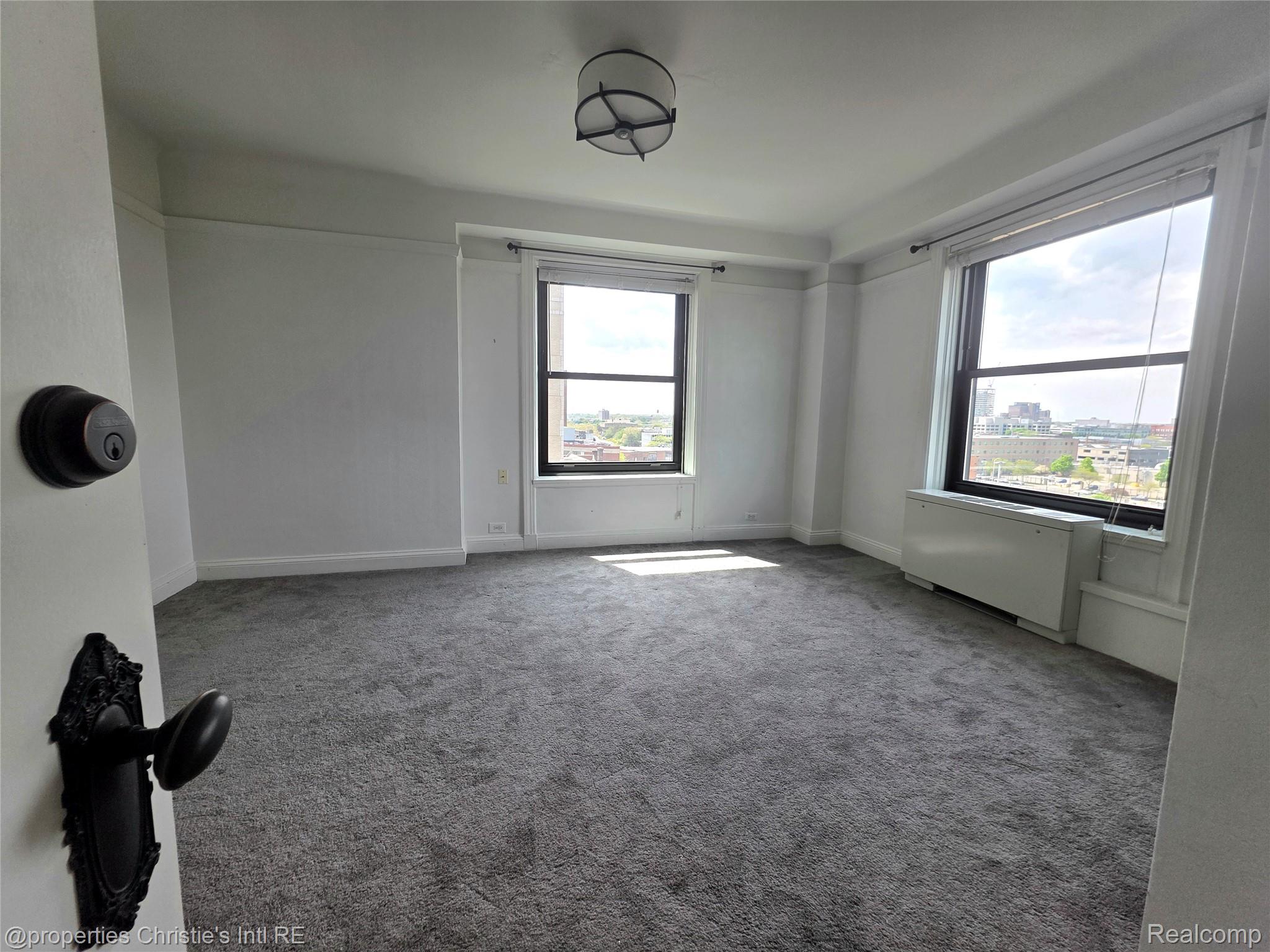 15 E KIRBY Street 829