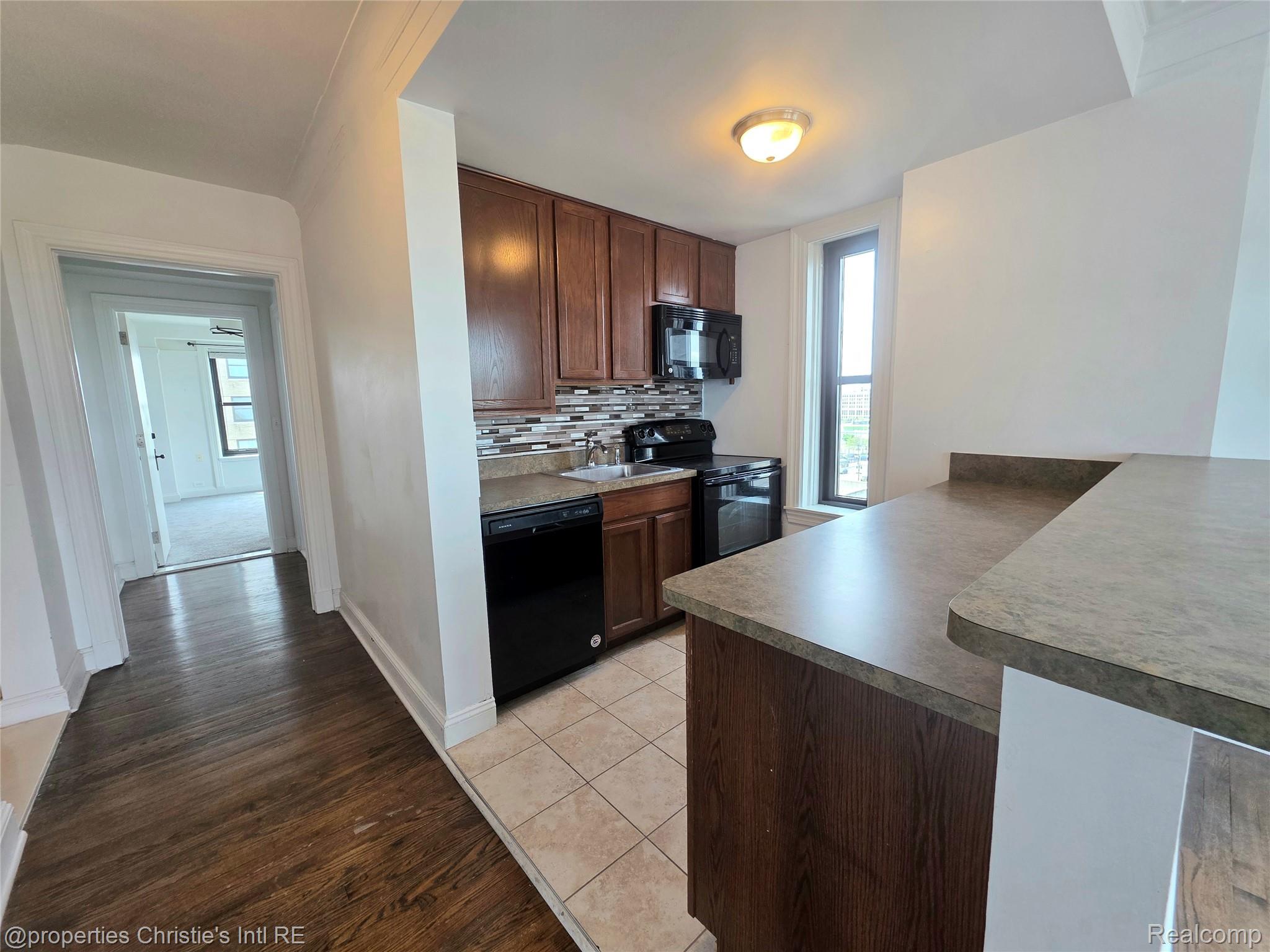 15 E KIRBY Street 829