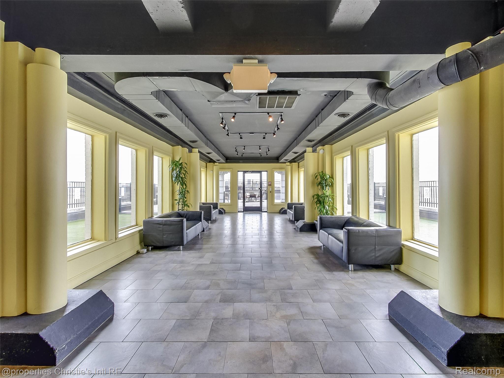 15 E KIRBY Street 829