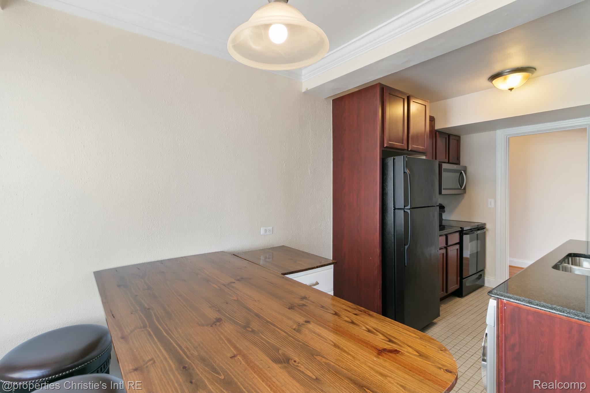 15 E Kirby Street 811