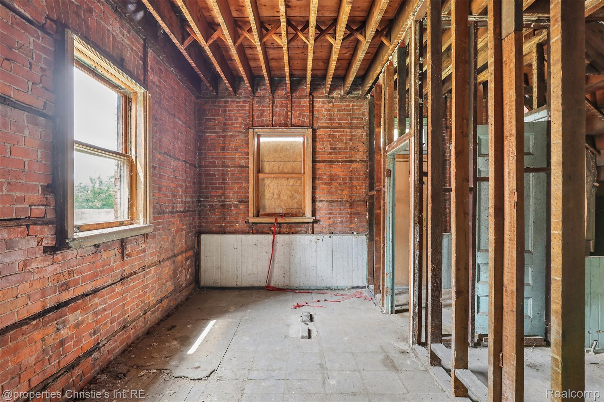 255 E Ferry Street