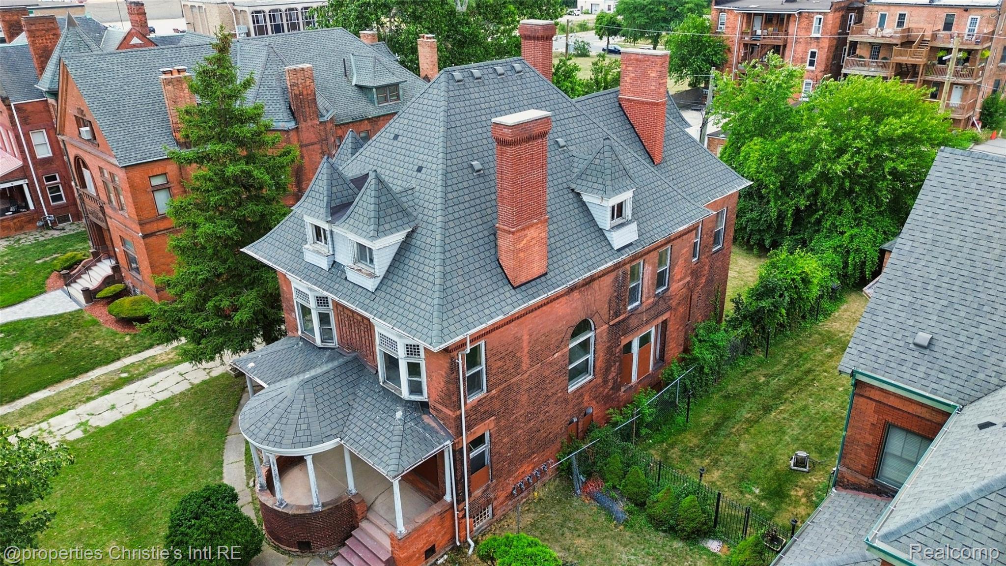 255 E Ferry Street