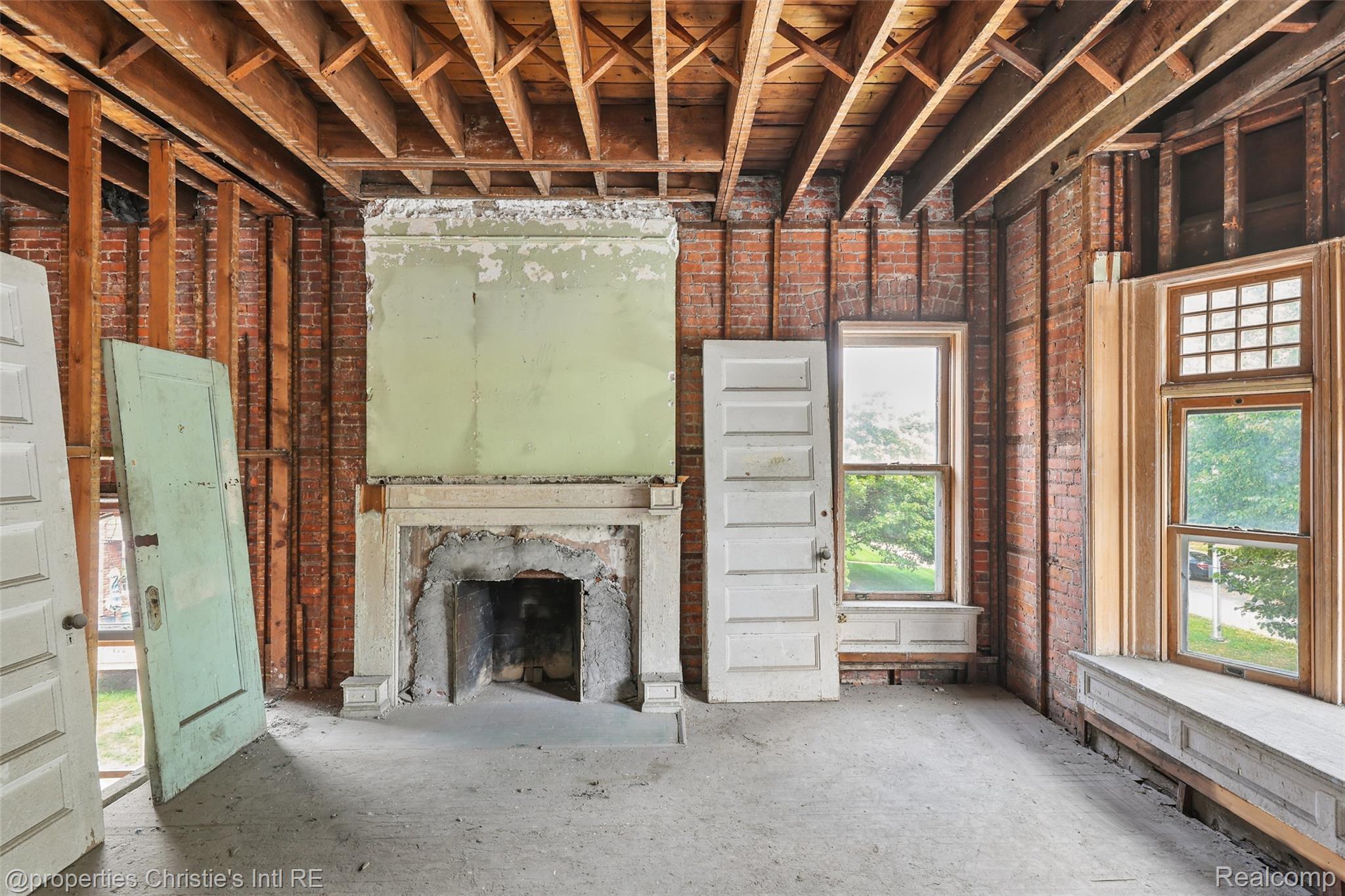 255 E Ferry Street