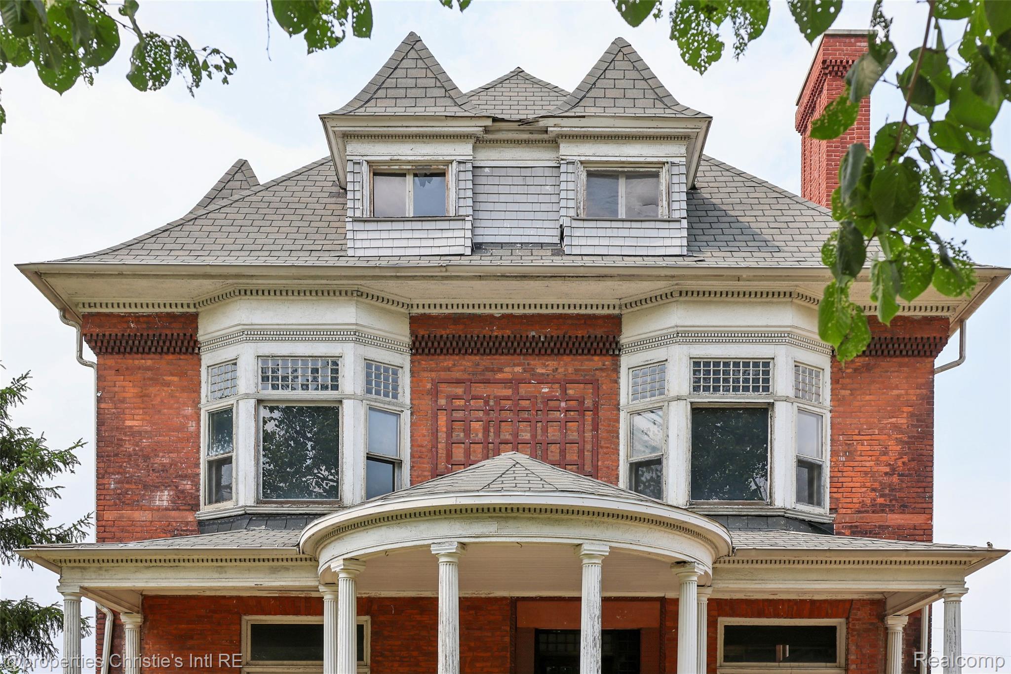 255 E Ferry Street