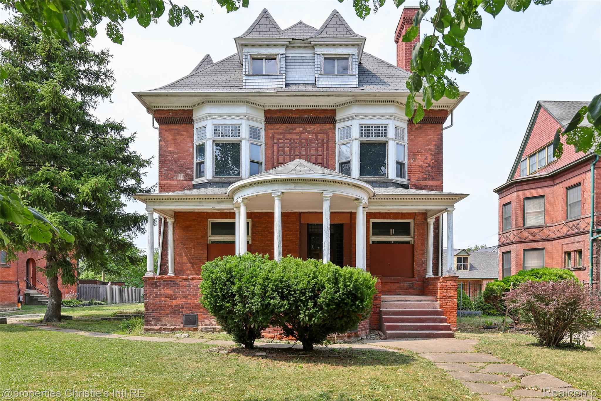 255 E Ferry Street
