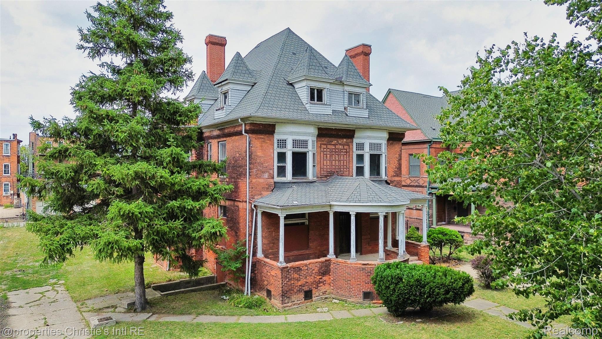 255 E Ferry Street