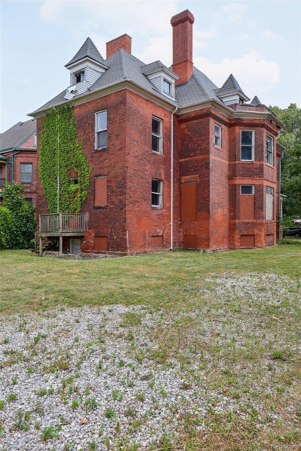 255 E Ferry Street