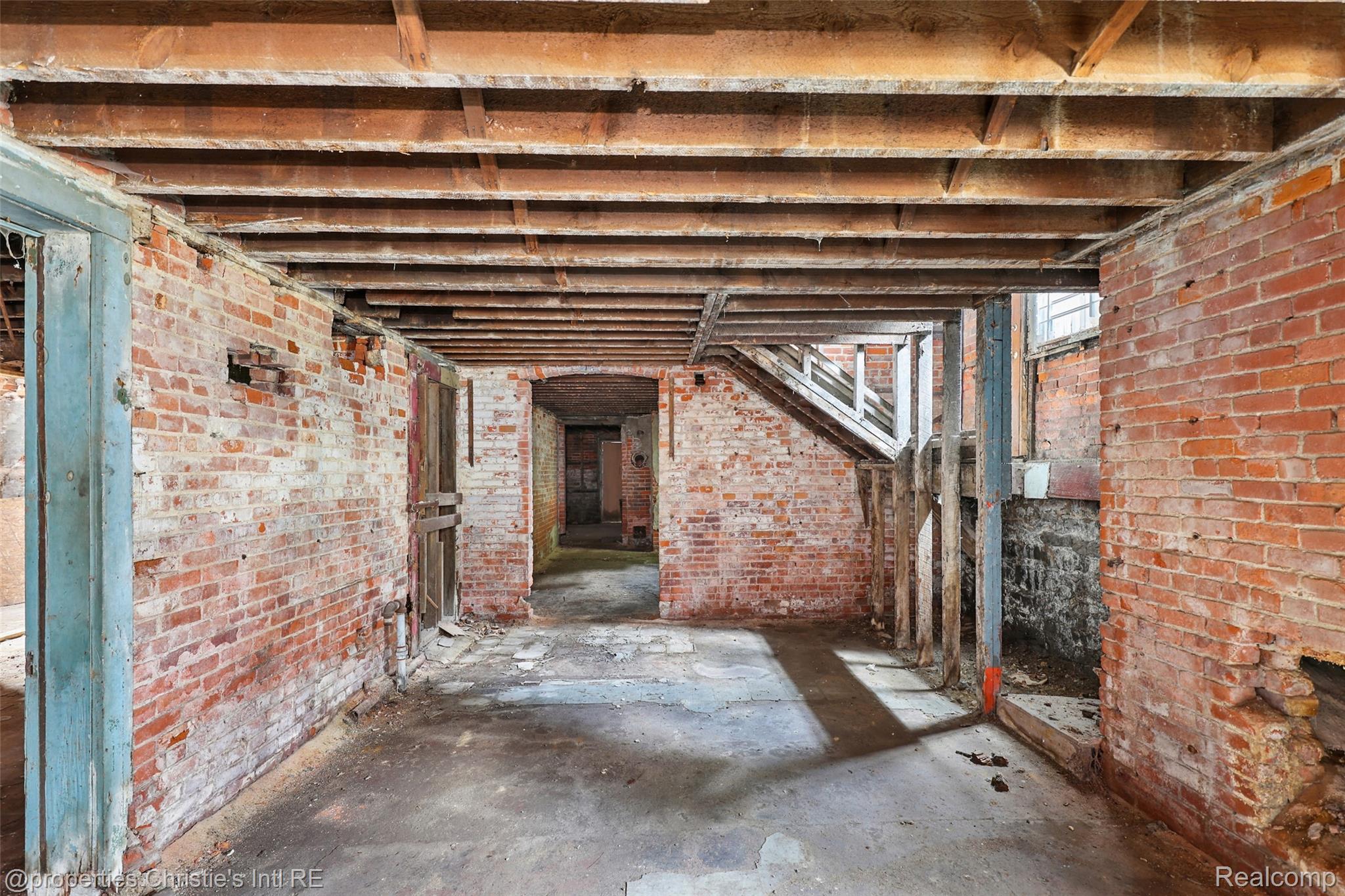 255 E Ferry Street
