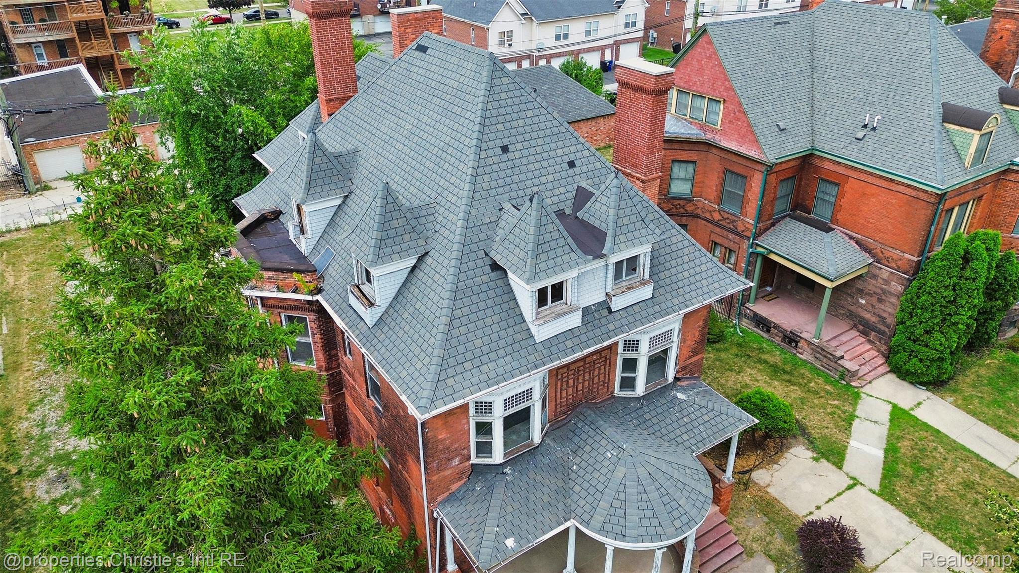 255 E Ferry Street