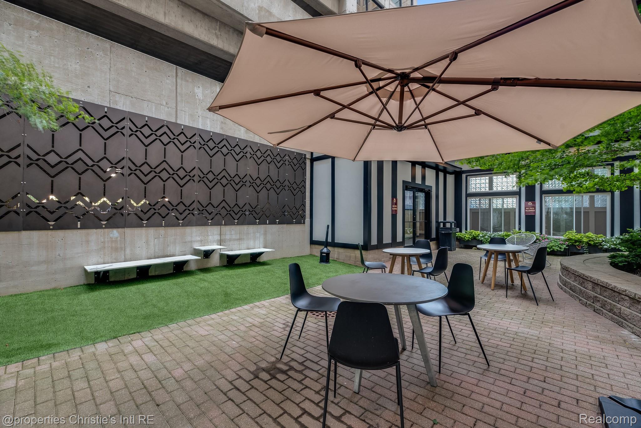 15 E Kirby Street Unit: 1223