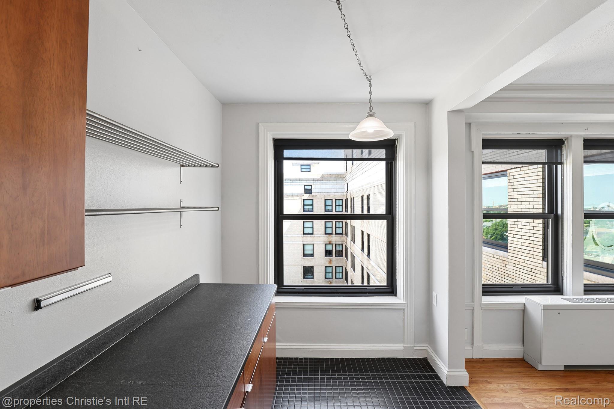 15 E Kirby Street Unit: 1223
