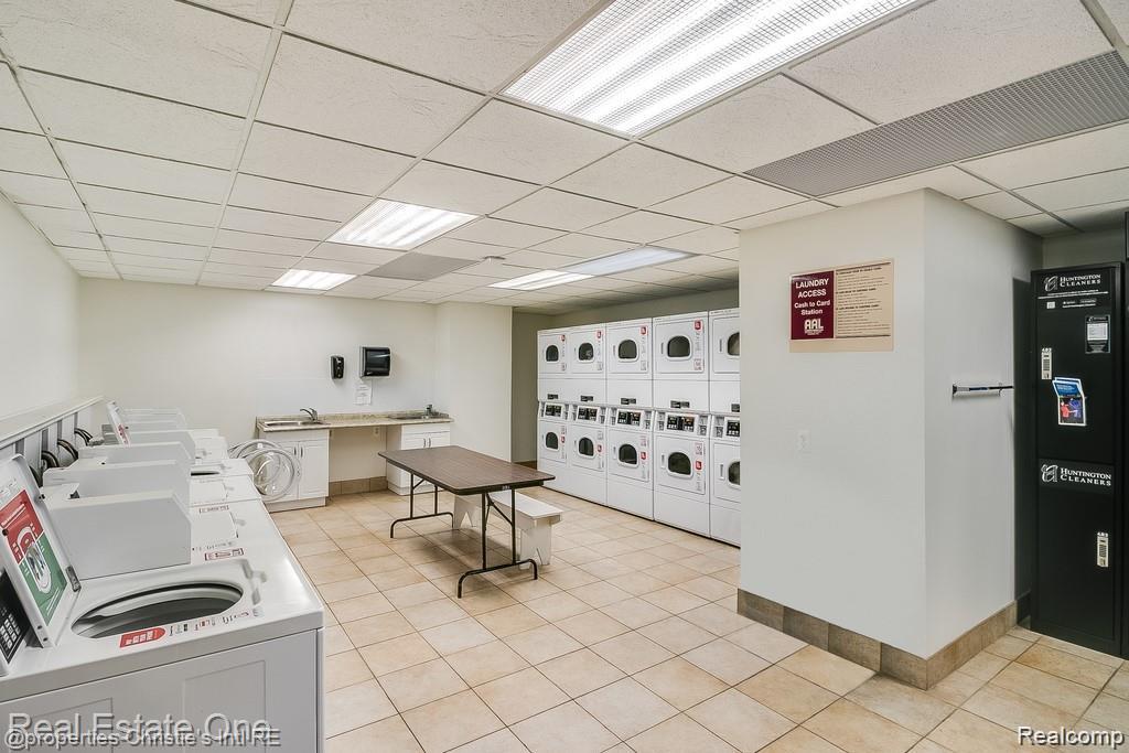 15 E Kirby Street Unit: 1223