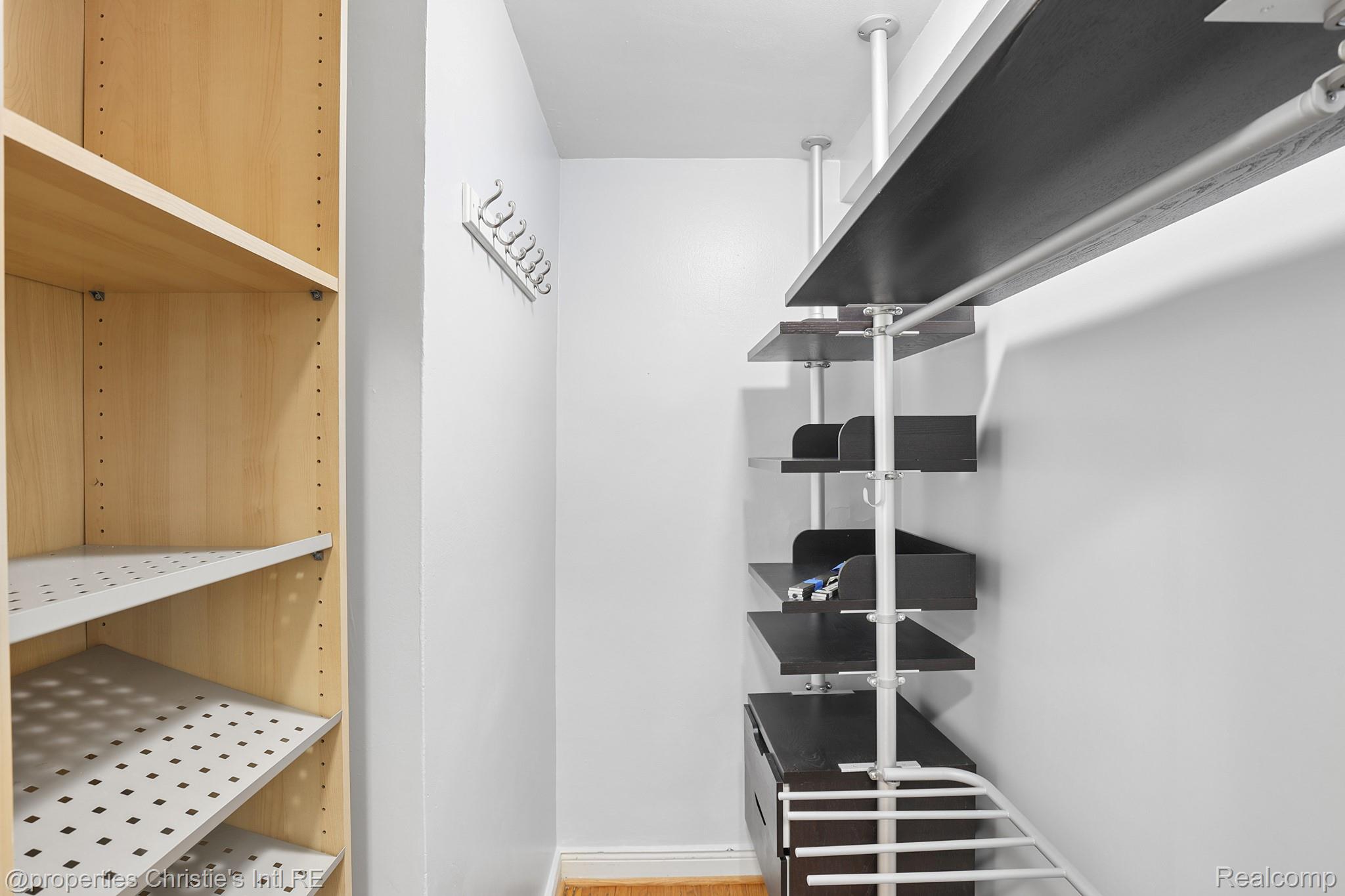 15 E Kirby Street Unit: 1223