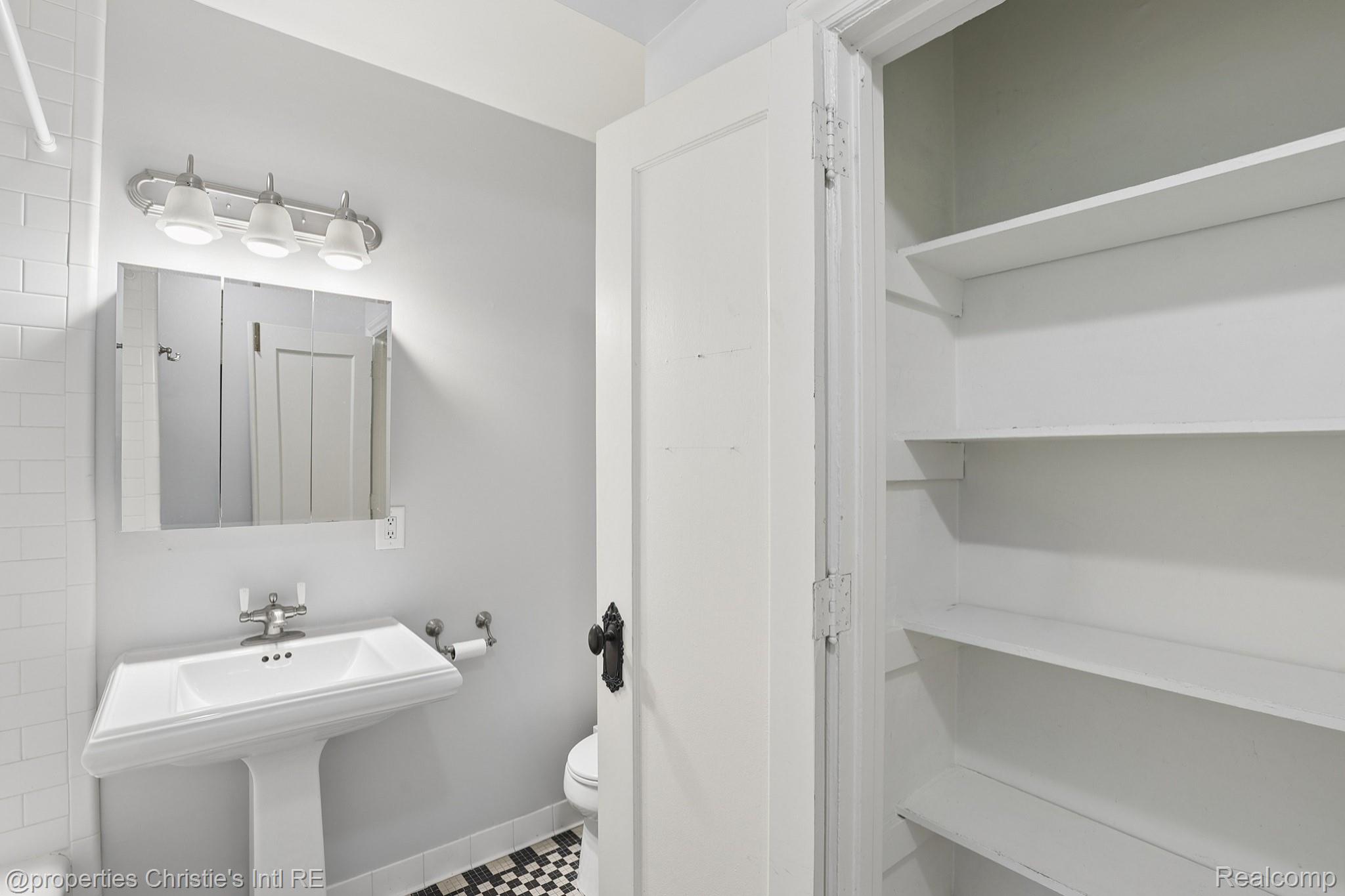 15 E Kirby Street Unit: 1223