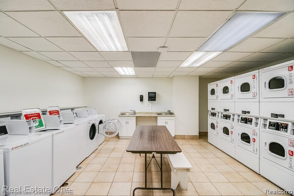 15 E Kirby Street Unit: 1223